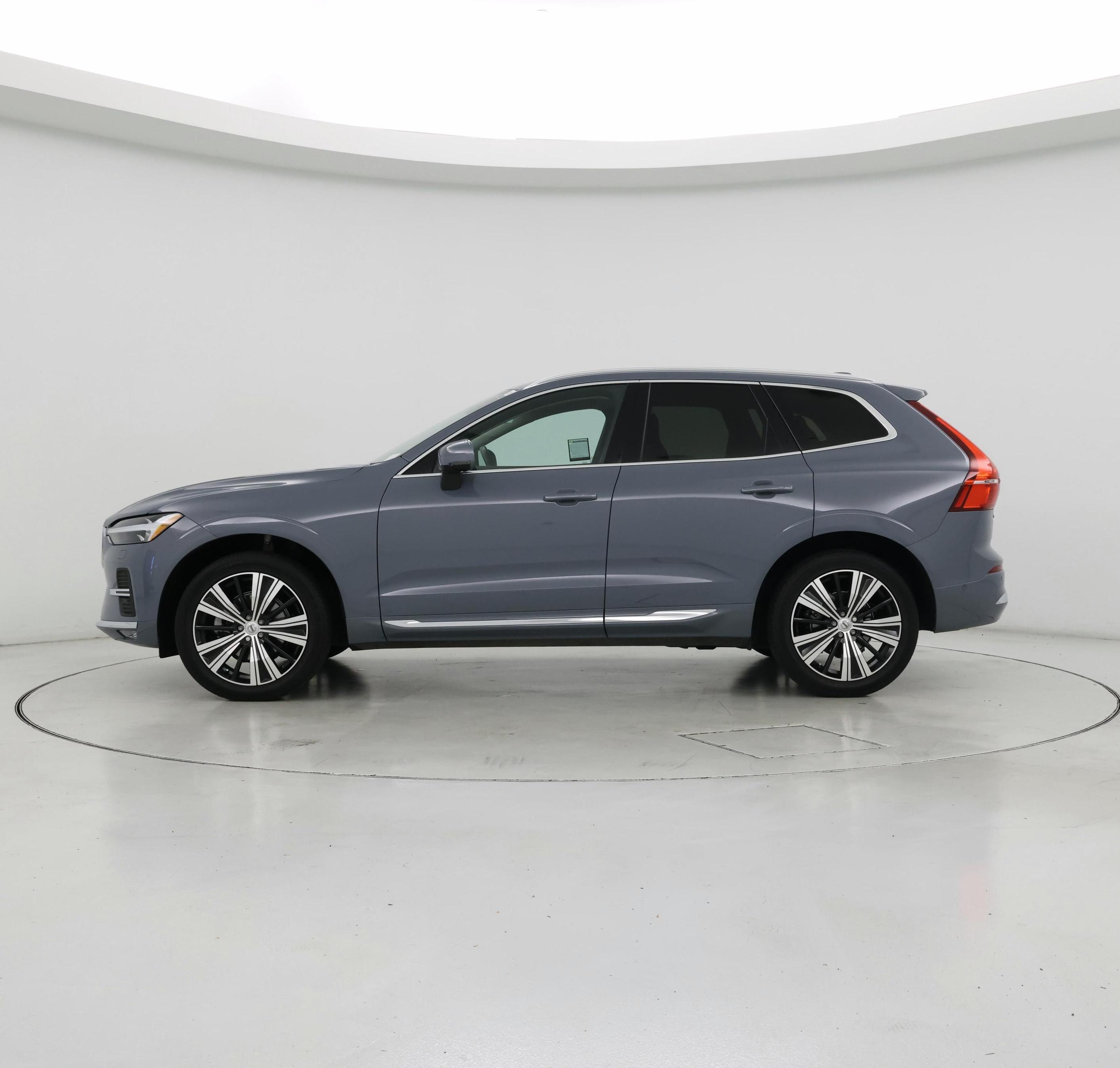Thumbnail: 2022 Volvo XC60 - 3