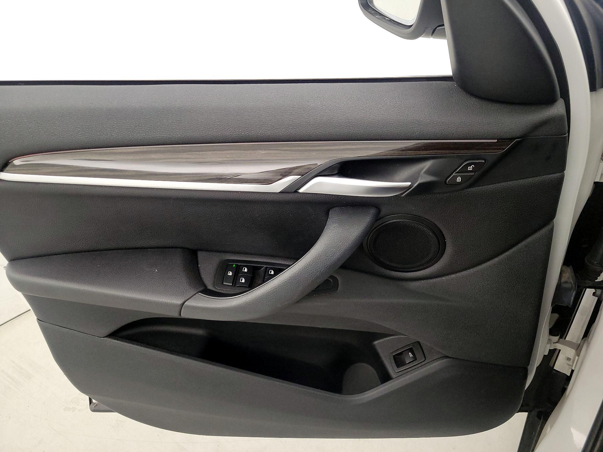 Thumbnail: 2017 BMW X1 - 12