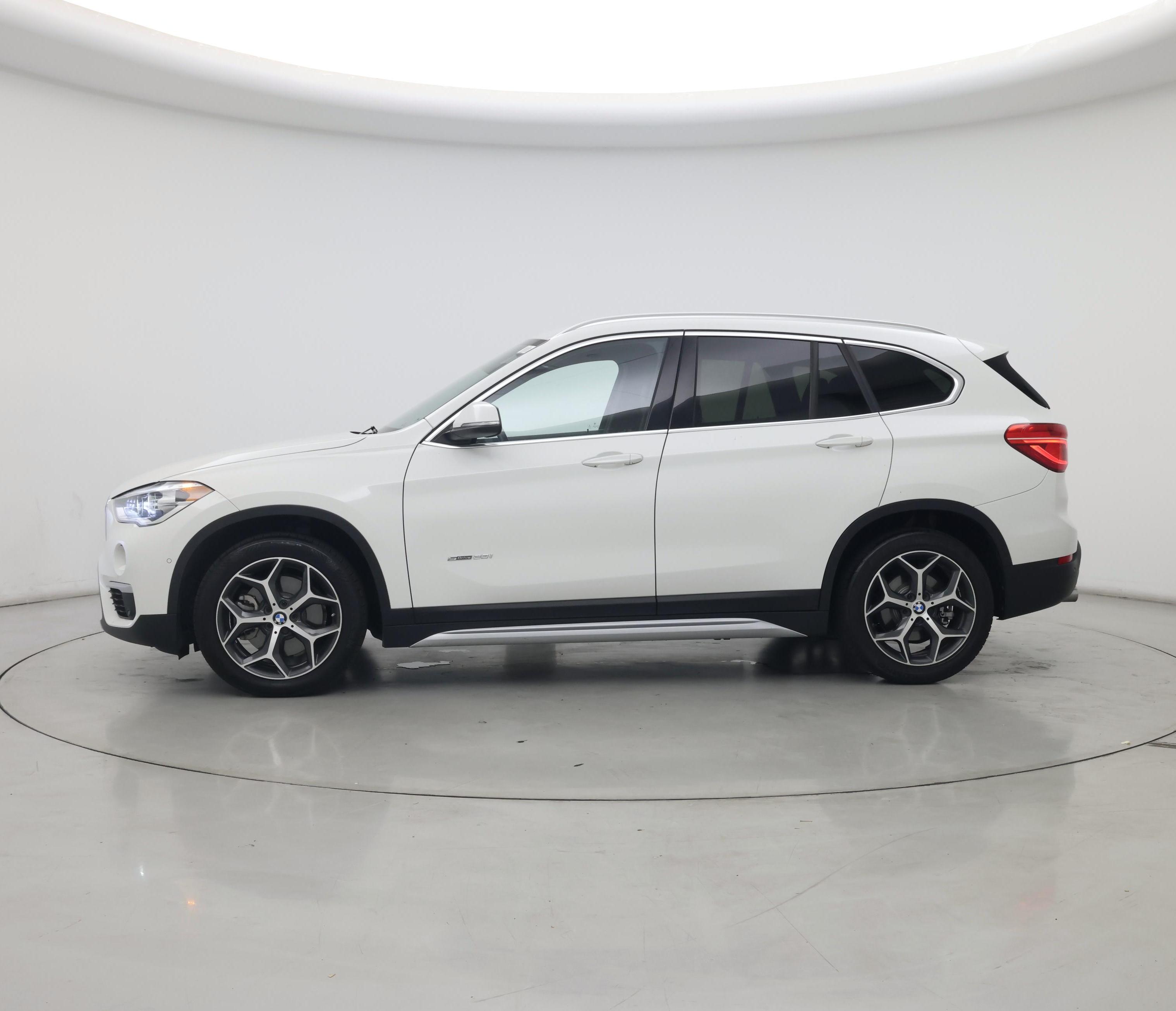 Thumbnail: 2017 BMW X1 - 3