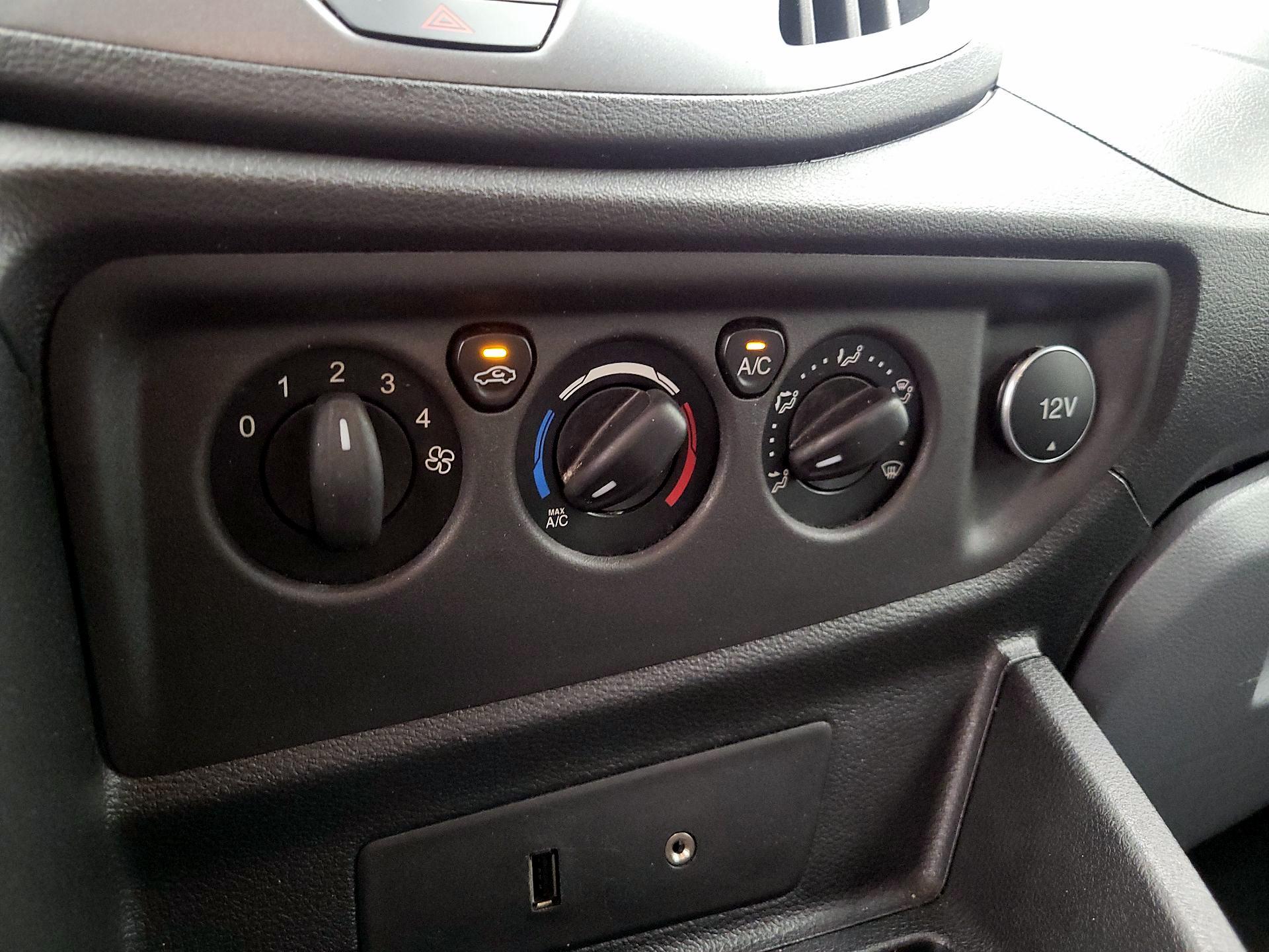 Thumbnail: 2016 Ford Transit Series - 17