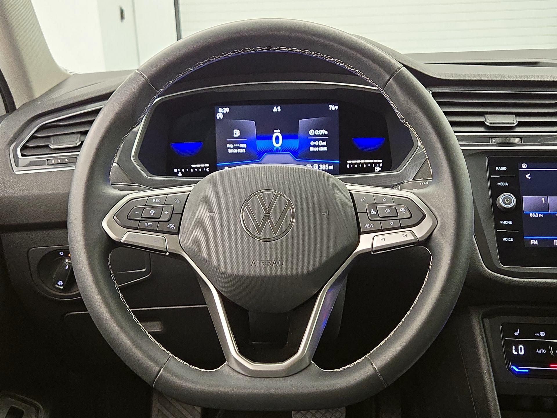 Thumbnail: 2022 Volkswagen Tiguan - 10