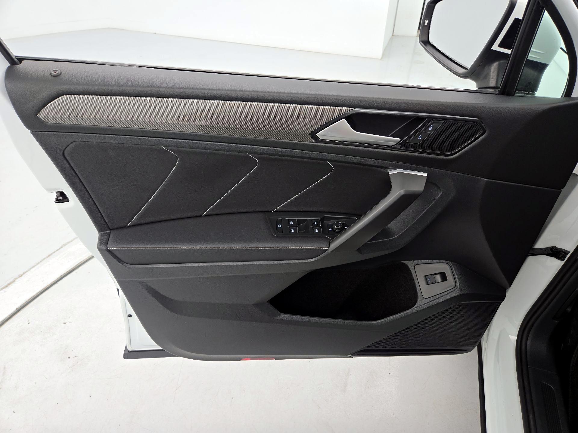 Thumbnail: 2022 Volkswagen Tiguan - 12