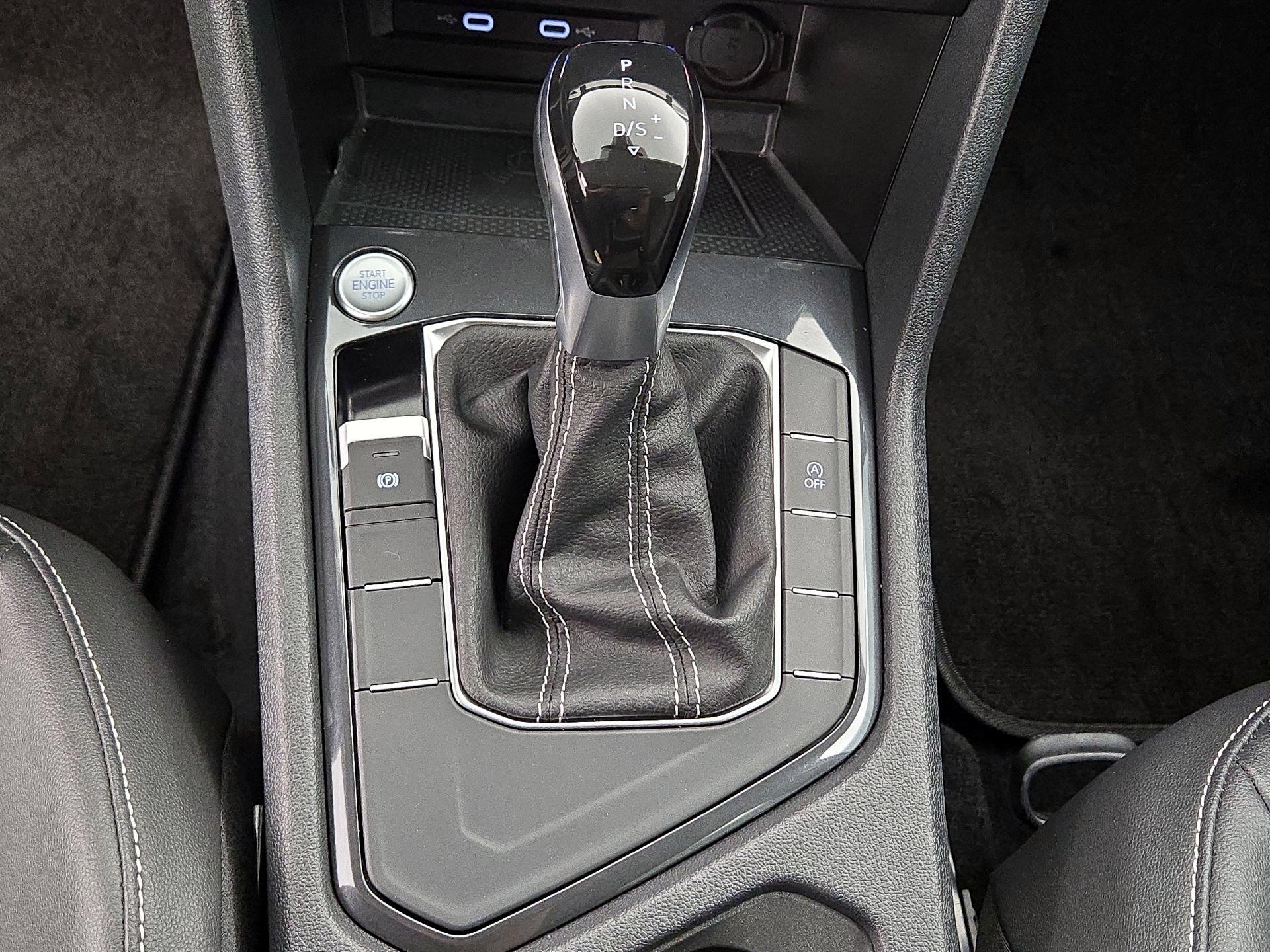 Thumbnail: 2022 Volkswagen Tiguan - 17