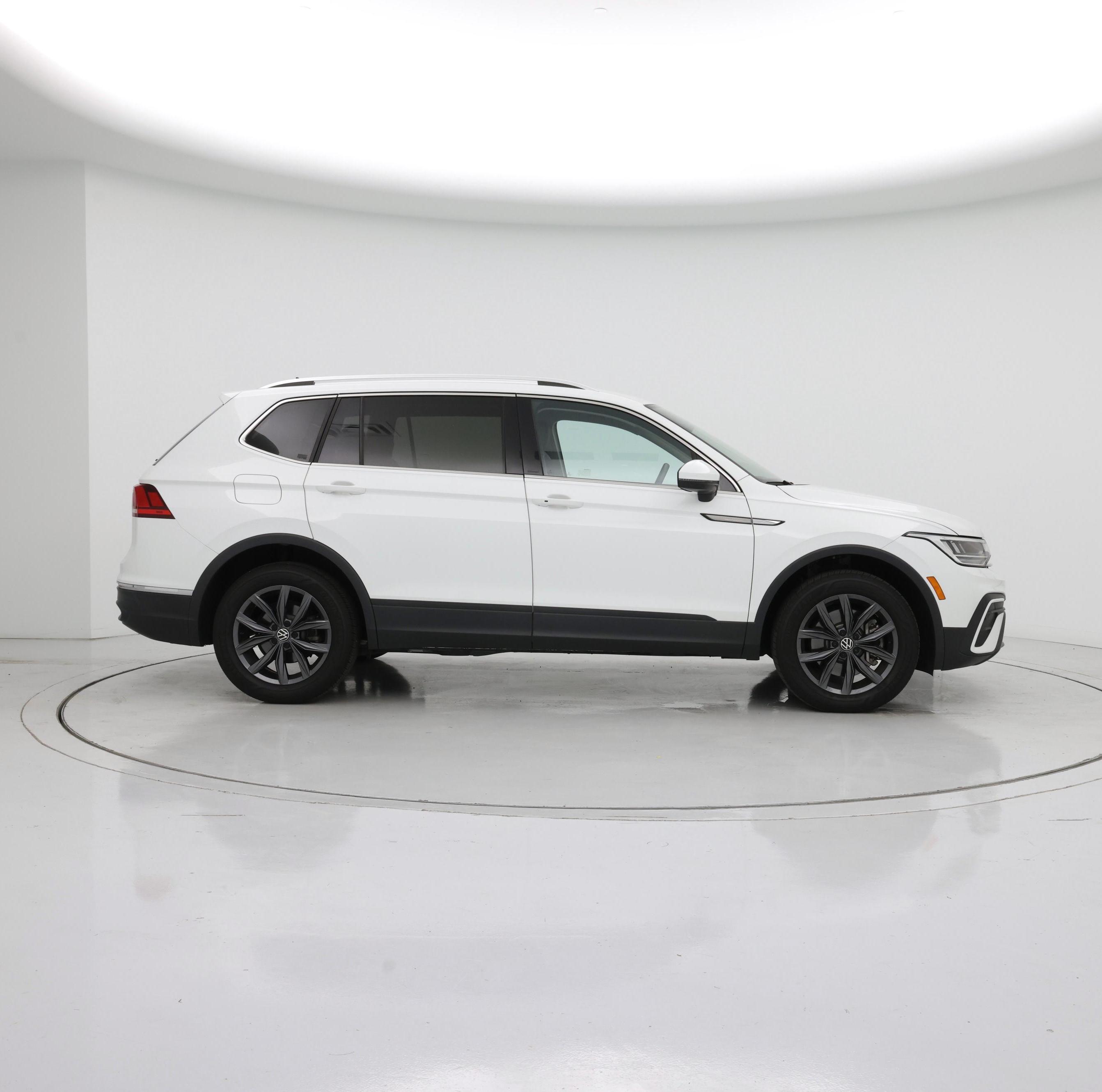 Thumbnail: 2022 Volkswagen Tiguan - 7