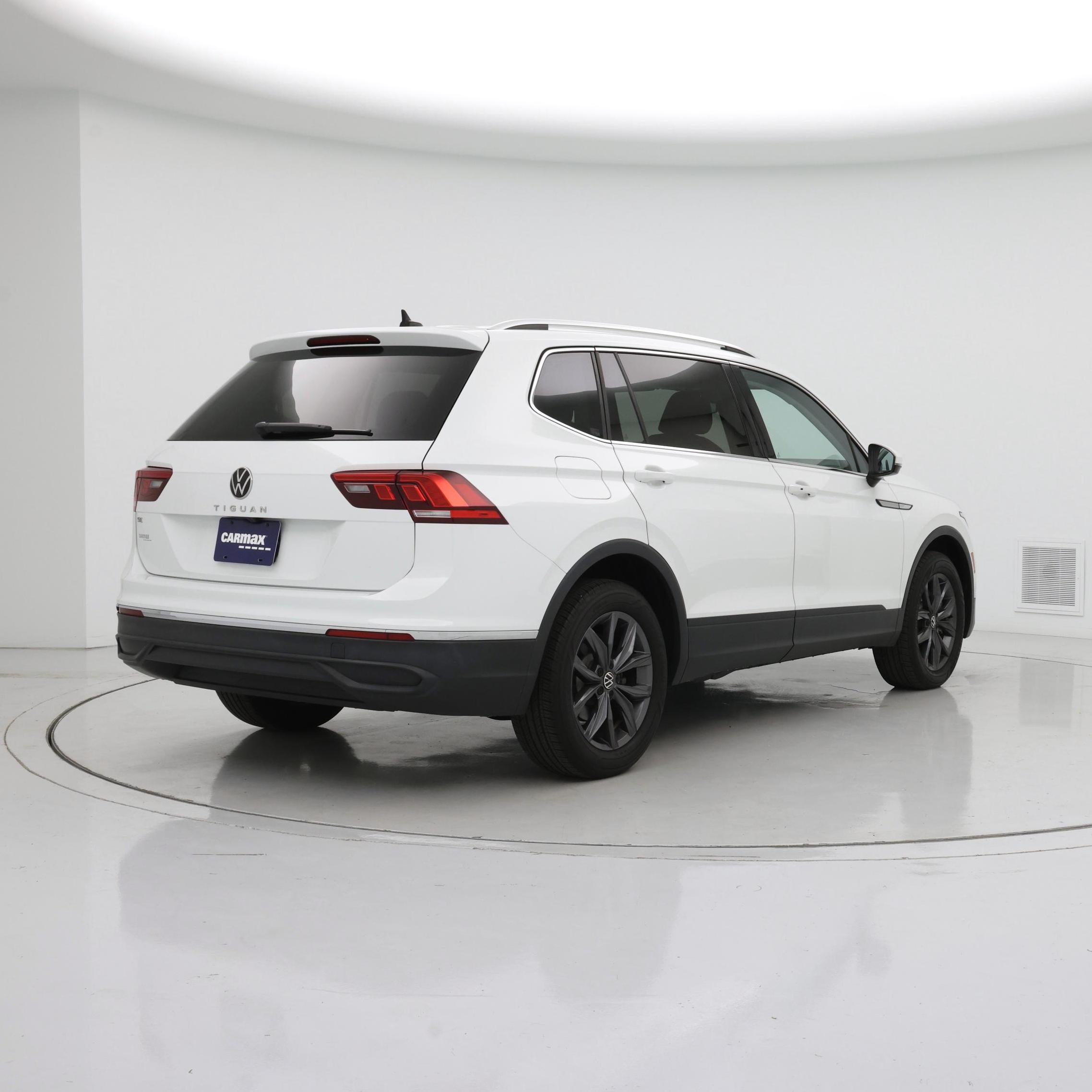Thumbnail: 2022 Volkswagen Tiguan - 8
