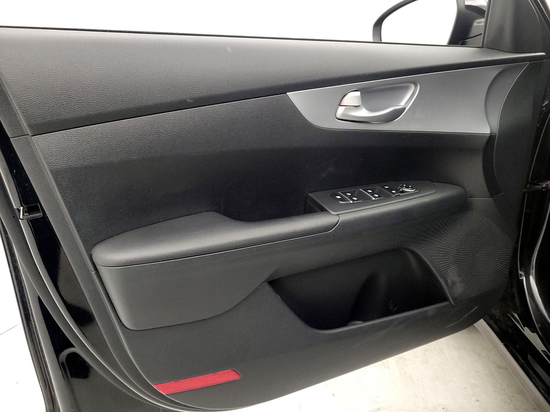 Thumbnail: 2023 Kia Forte - 12