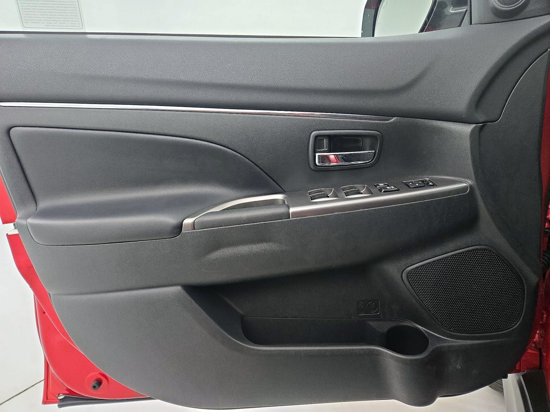 Thumbnail: 2022 Mitsubishi Outlander Sport - 12