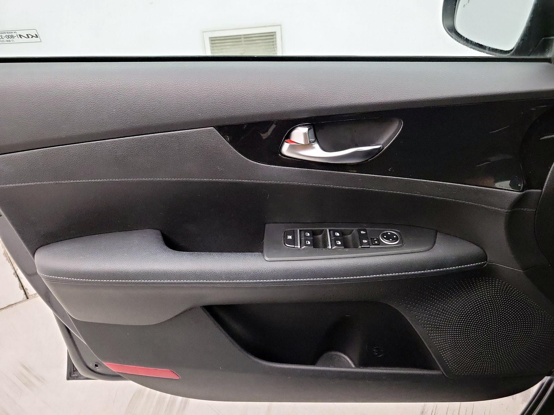 Thumbnail: 2023 Kia Forte - 12