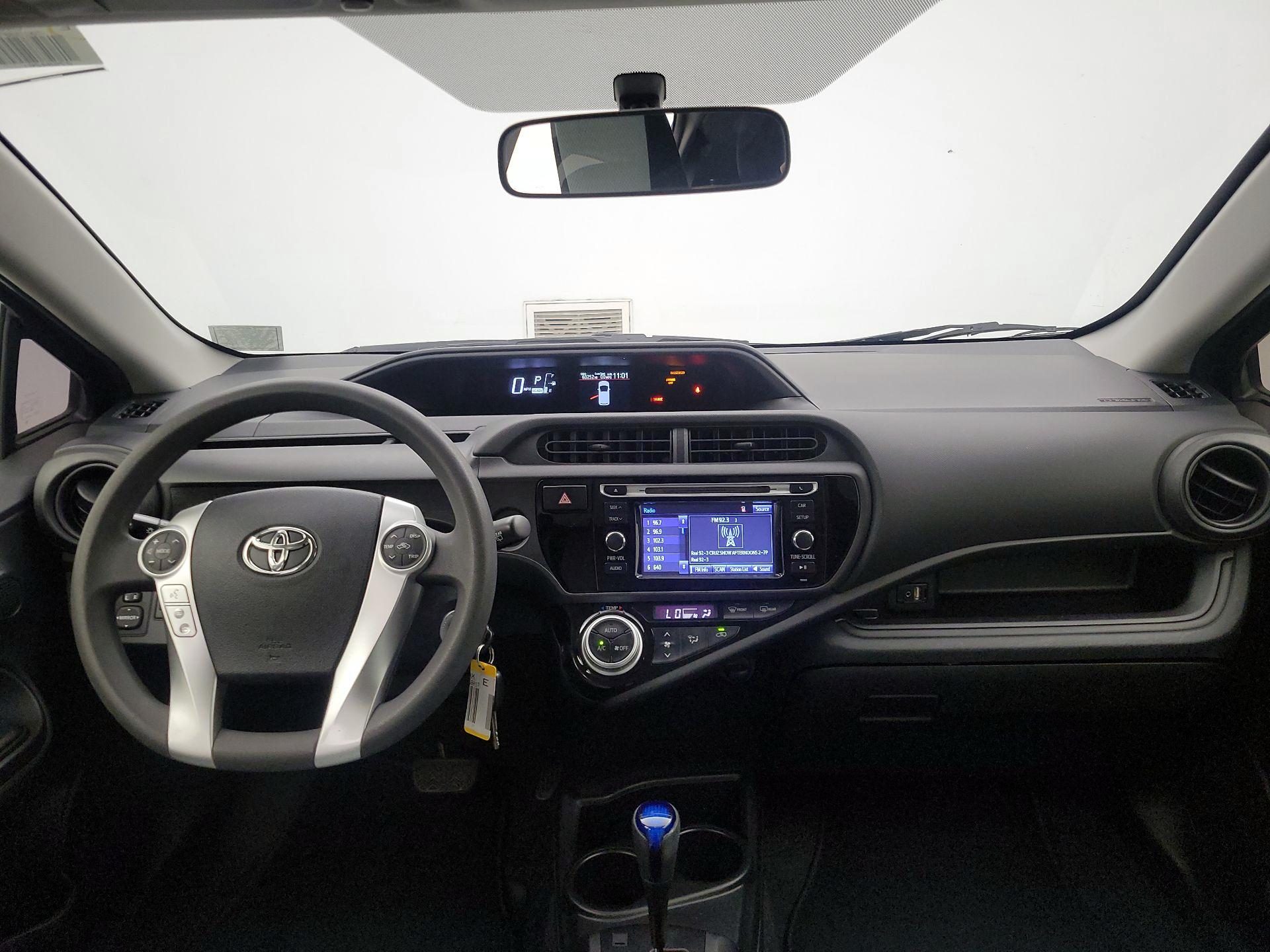 Thumbnail: 2015 Toyota Prius c - 9