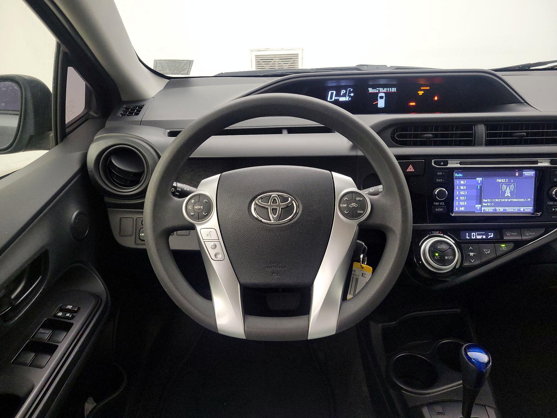 Thumbnail: 2015 Toyota Prius c - 10