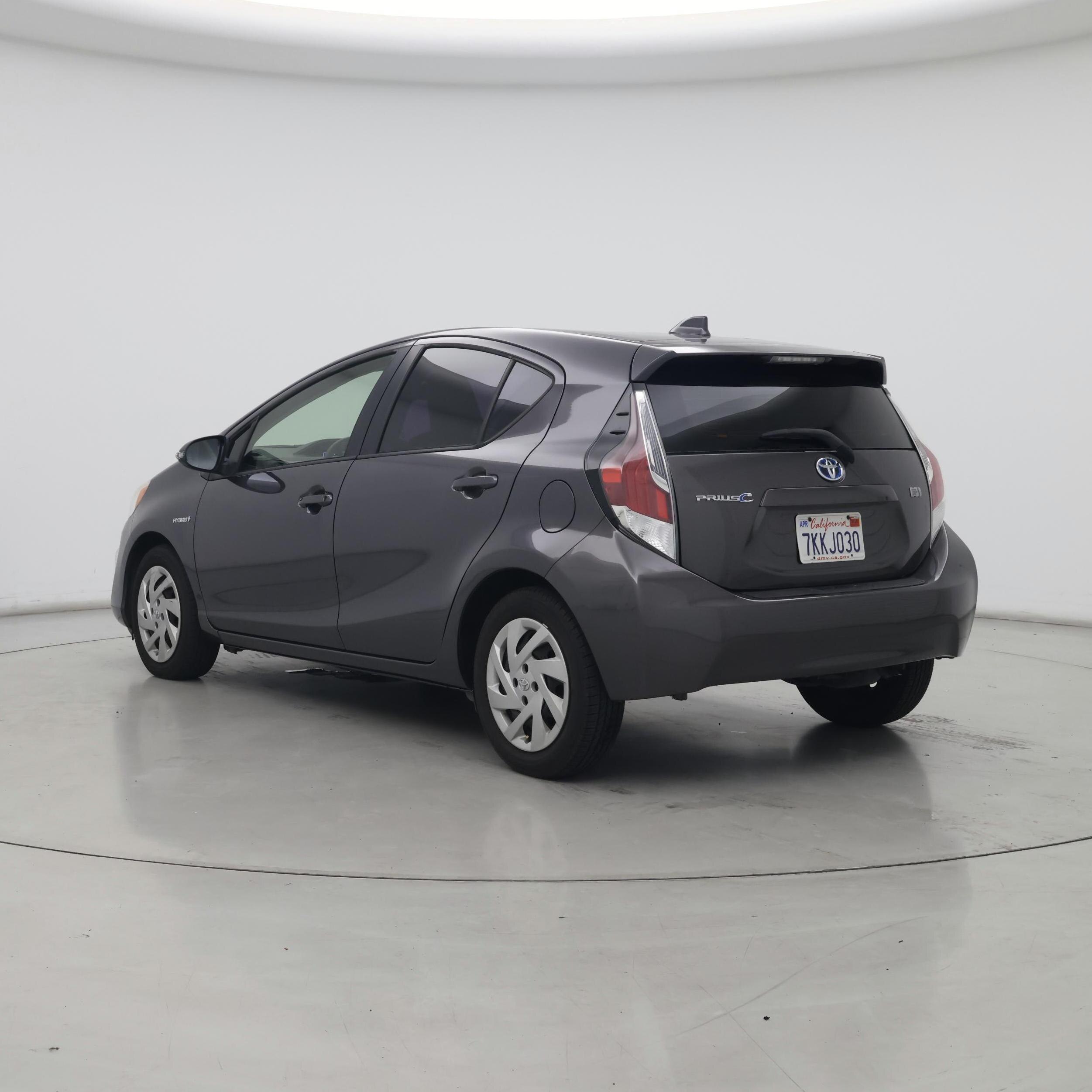 Thumbnail: 2015 Toyota Prius c - 2