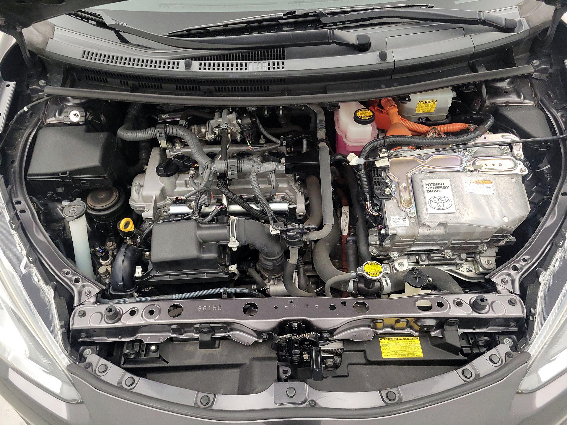 Thumbnail: 2015 Toyota Prius c - 20