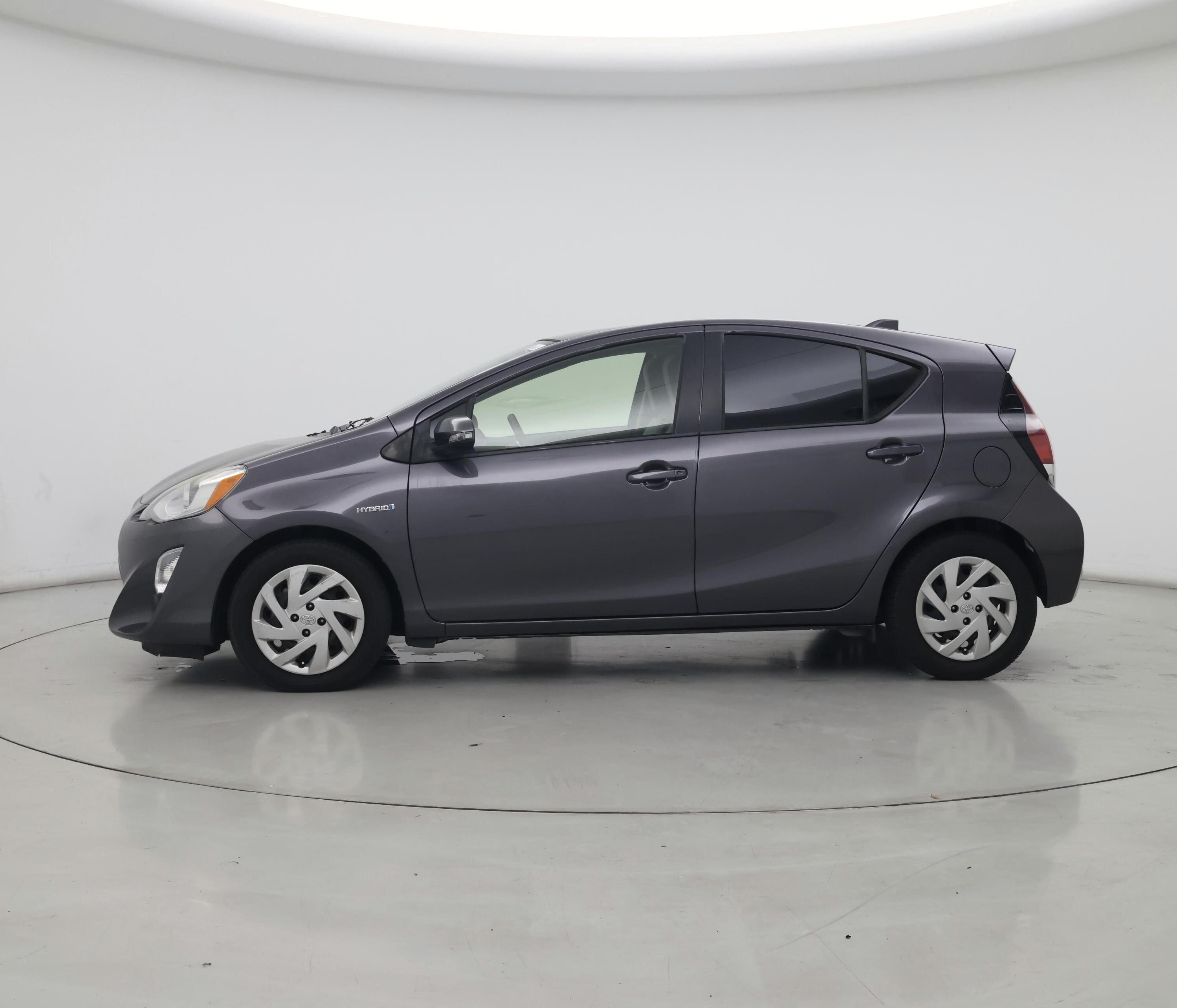 Thumbnail: 2015 Toyota Prius c - 3