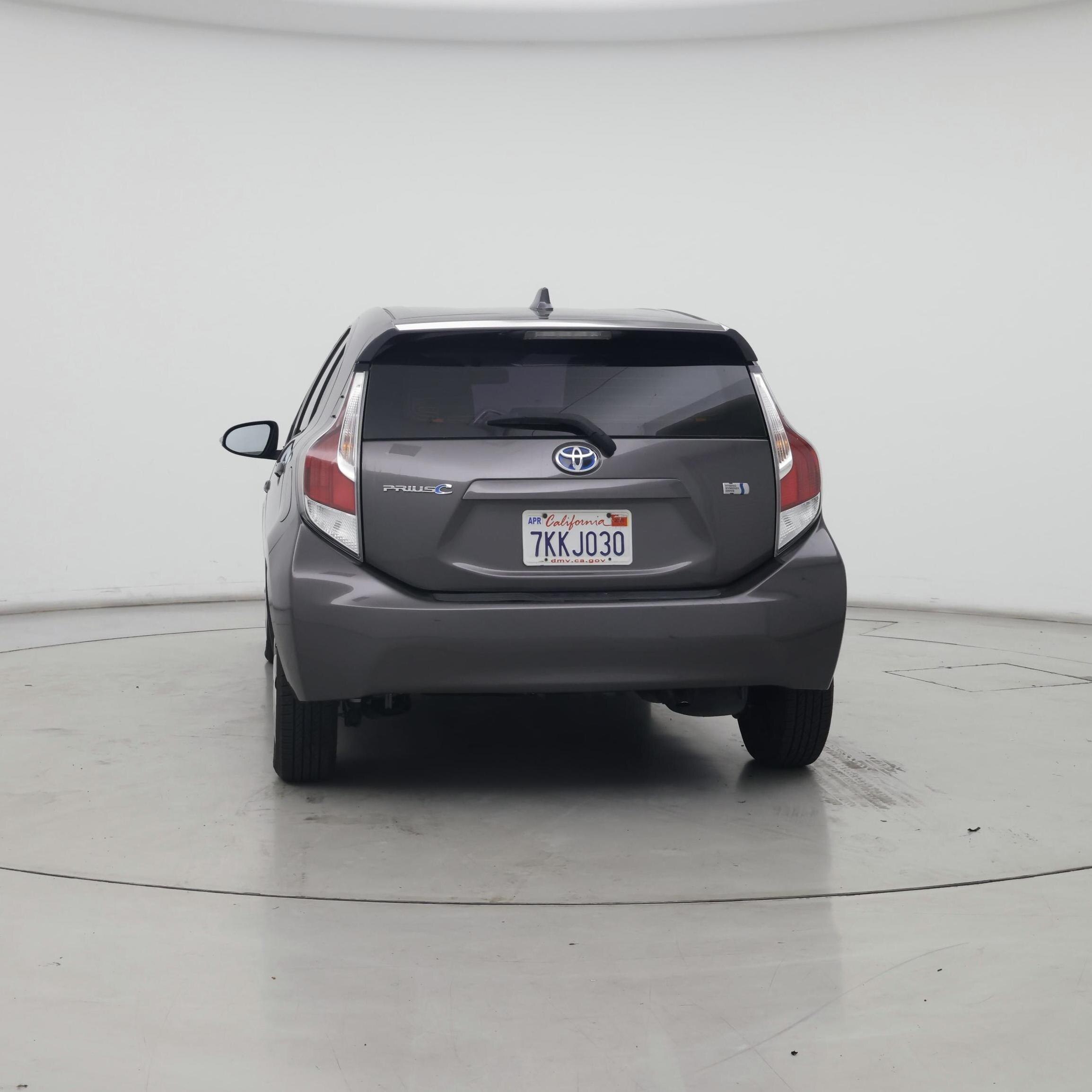 Thumbnail: 2015 Toyota Prius c - 6