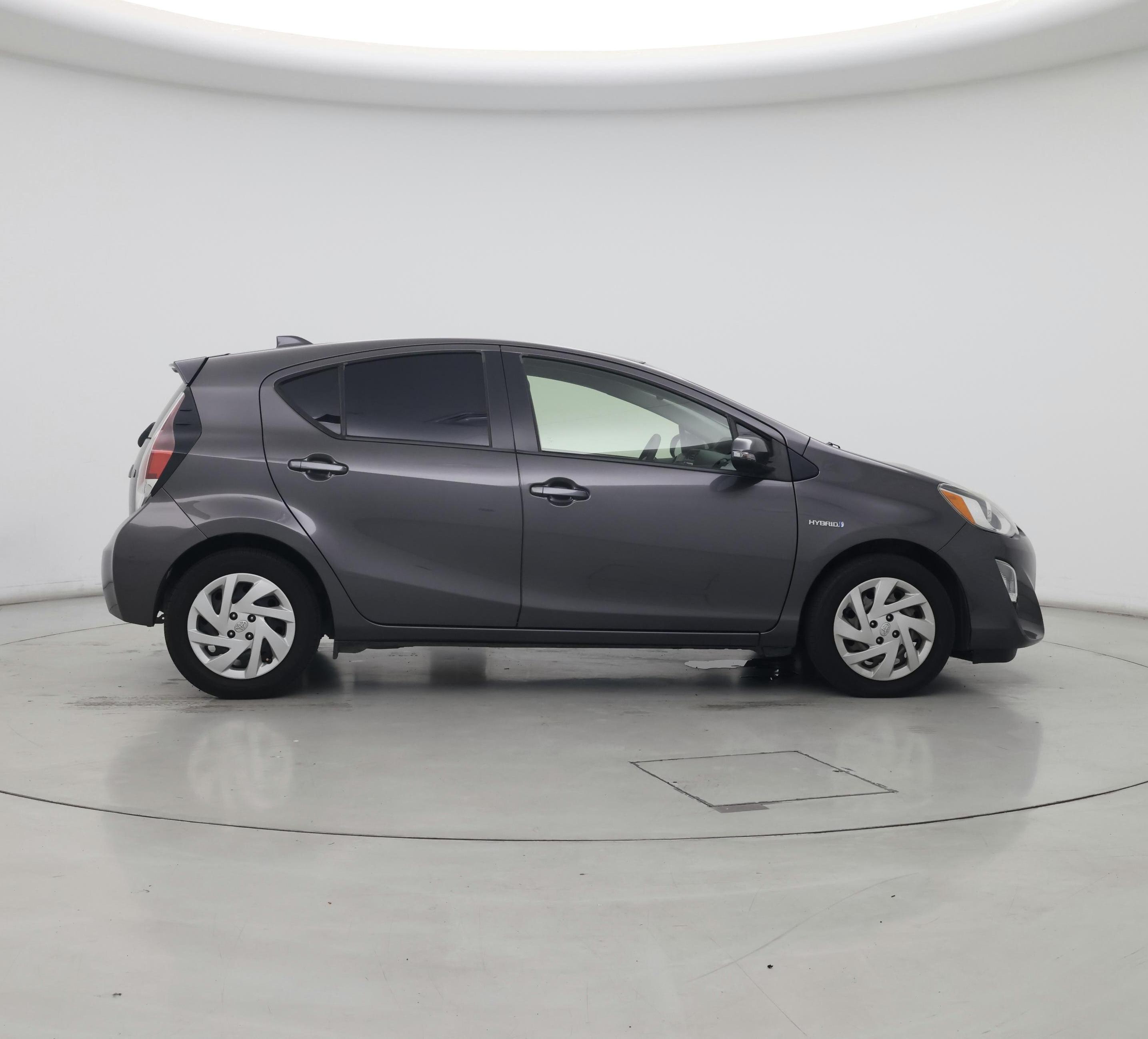 Thumbnail: 2015 Toyota Prius c - 7