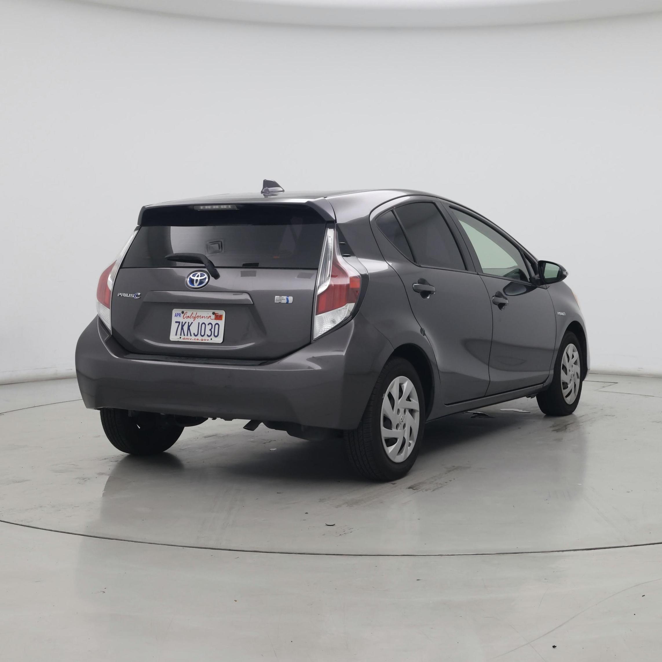 Thumbnail: 2015 Toyota Prius c - 8