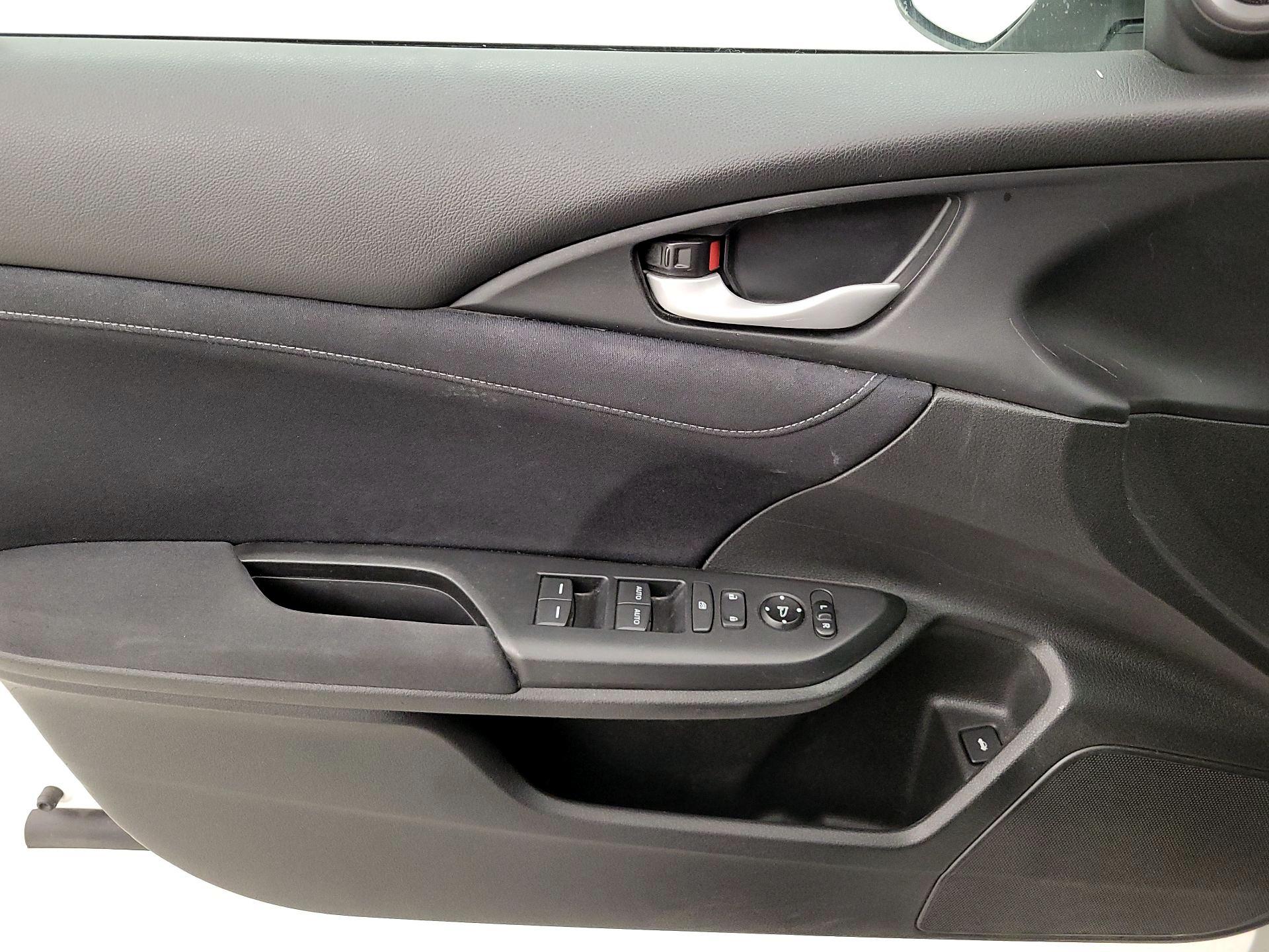 Thumbnail: 2019 Honda Insight - 12