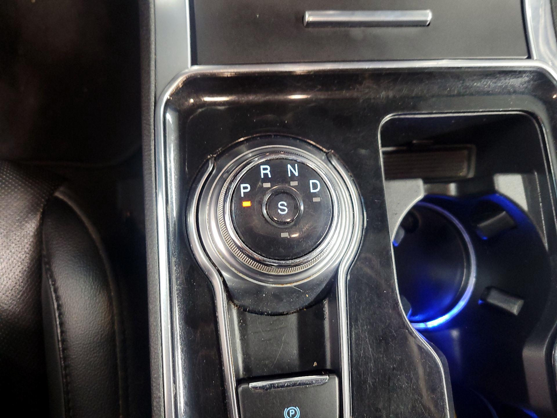 Thumbnail: 2020 Ford Edge - 16