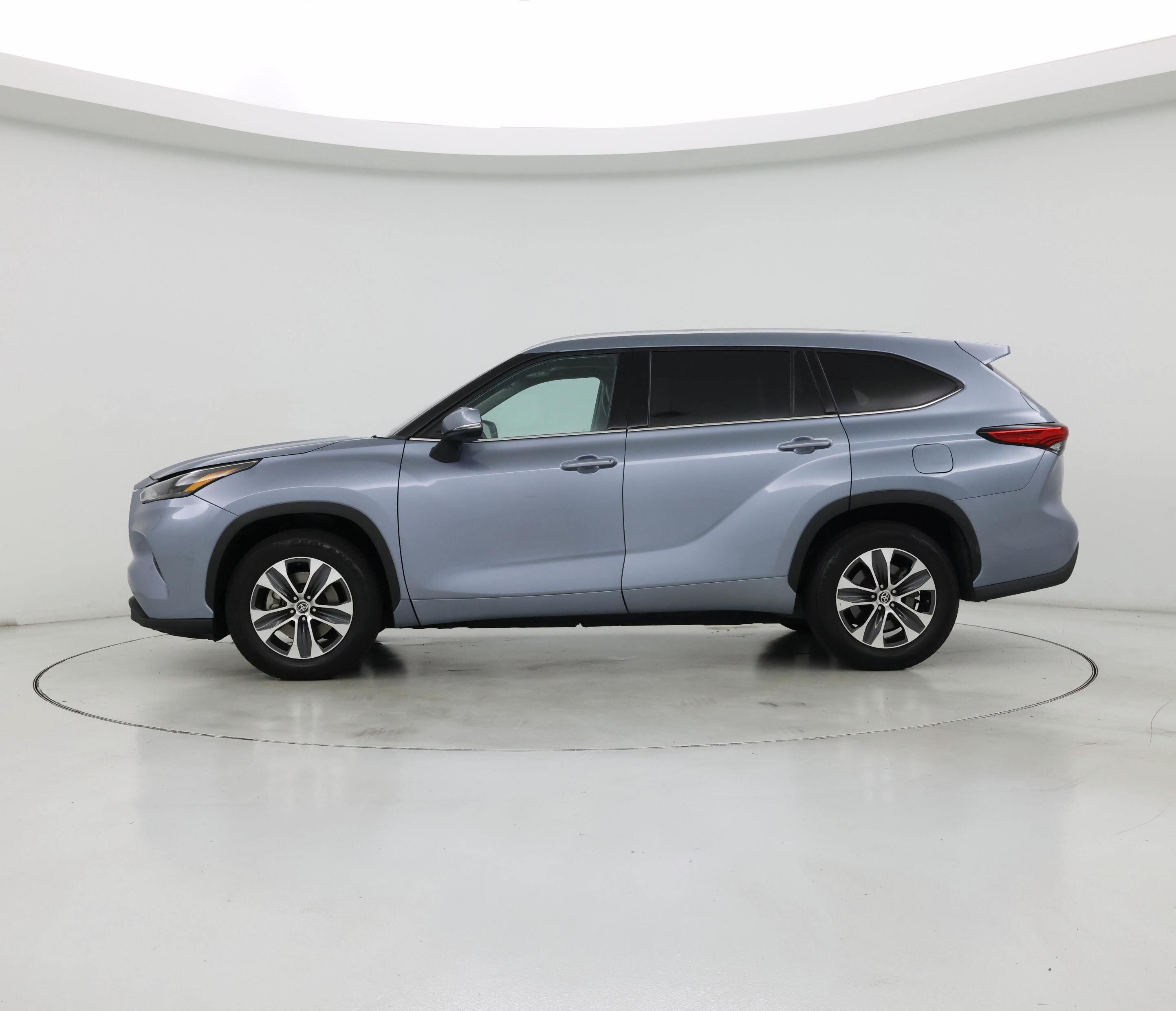 Thumbnail: 2022 Toyota Highlander - 3