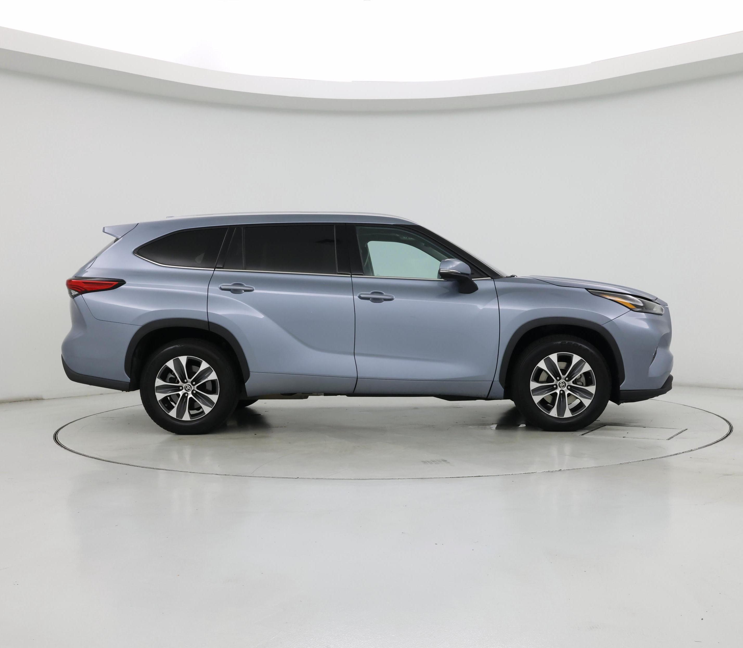Thumbnail: 2022 Toyota Highlander - 7