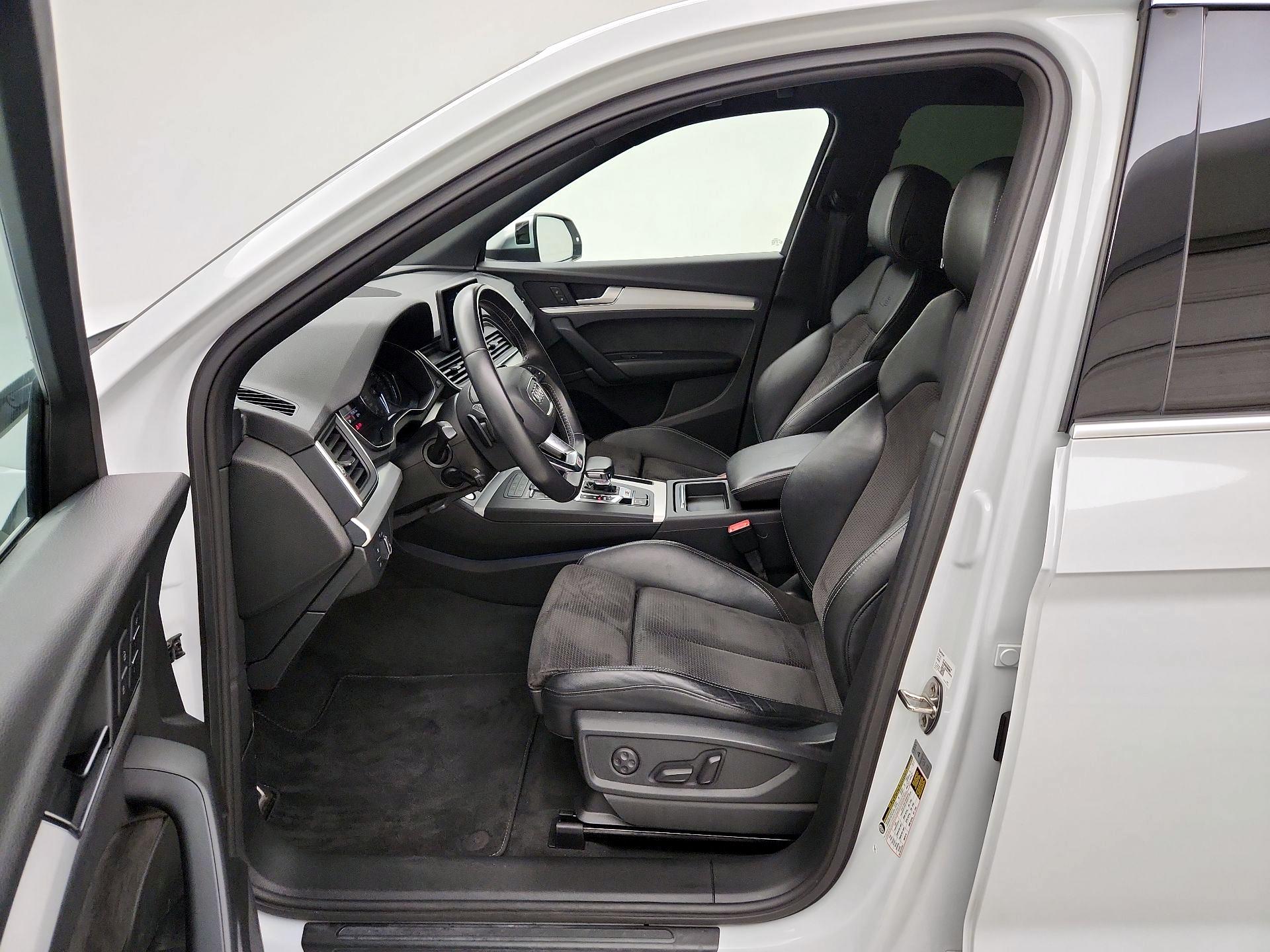 Thumbnail: 2019 Audi SQ5 - 11