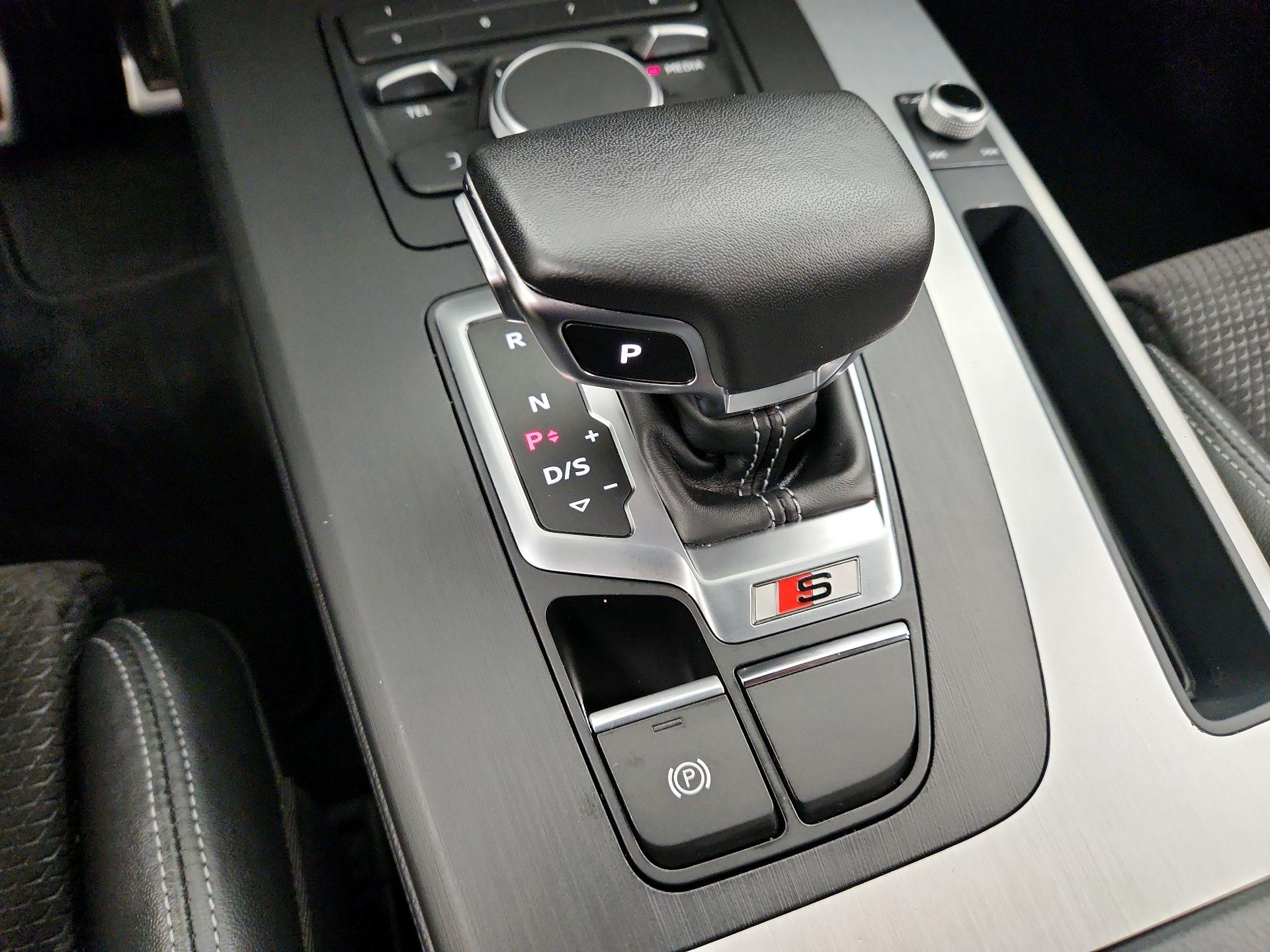 Thumbnail: 2019 Audi SQ5 - 17