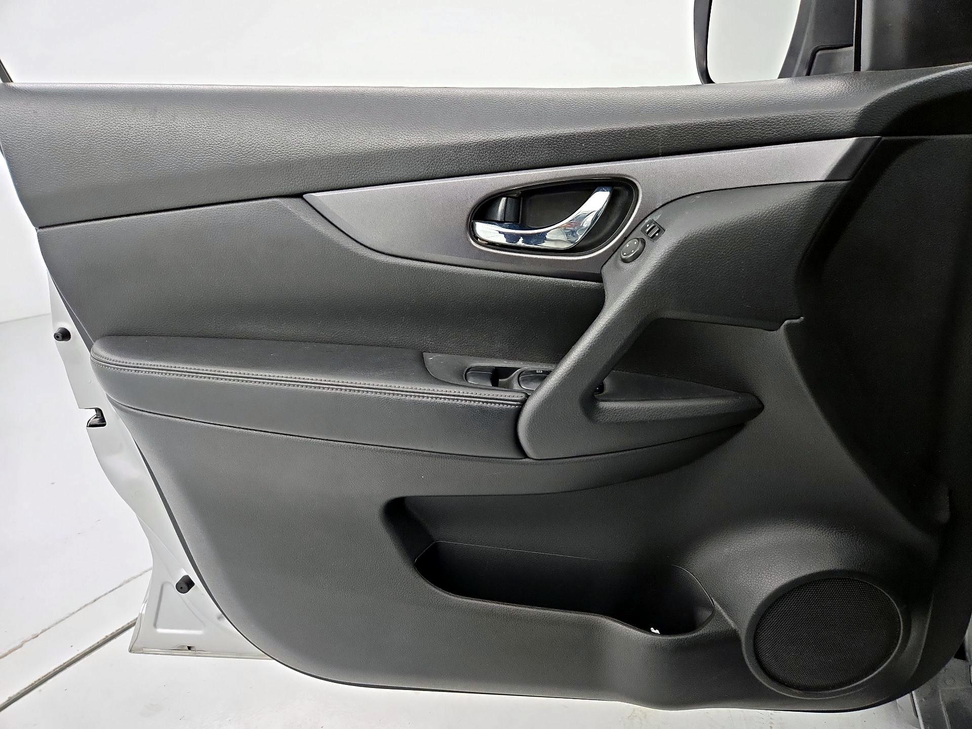 Thumbnail: 2016 Nissan Rogue - 12