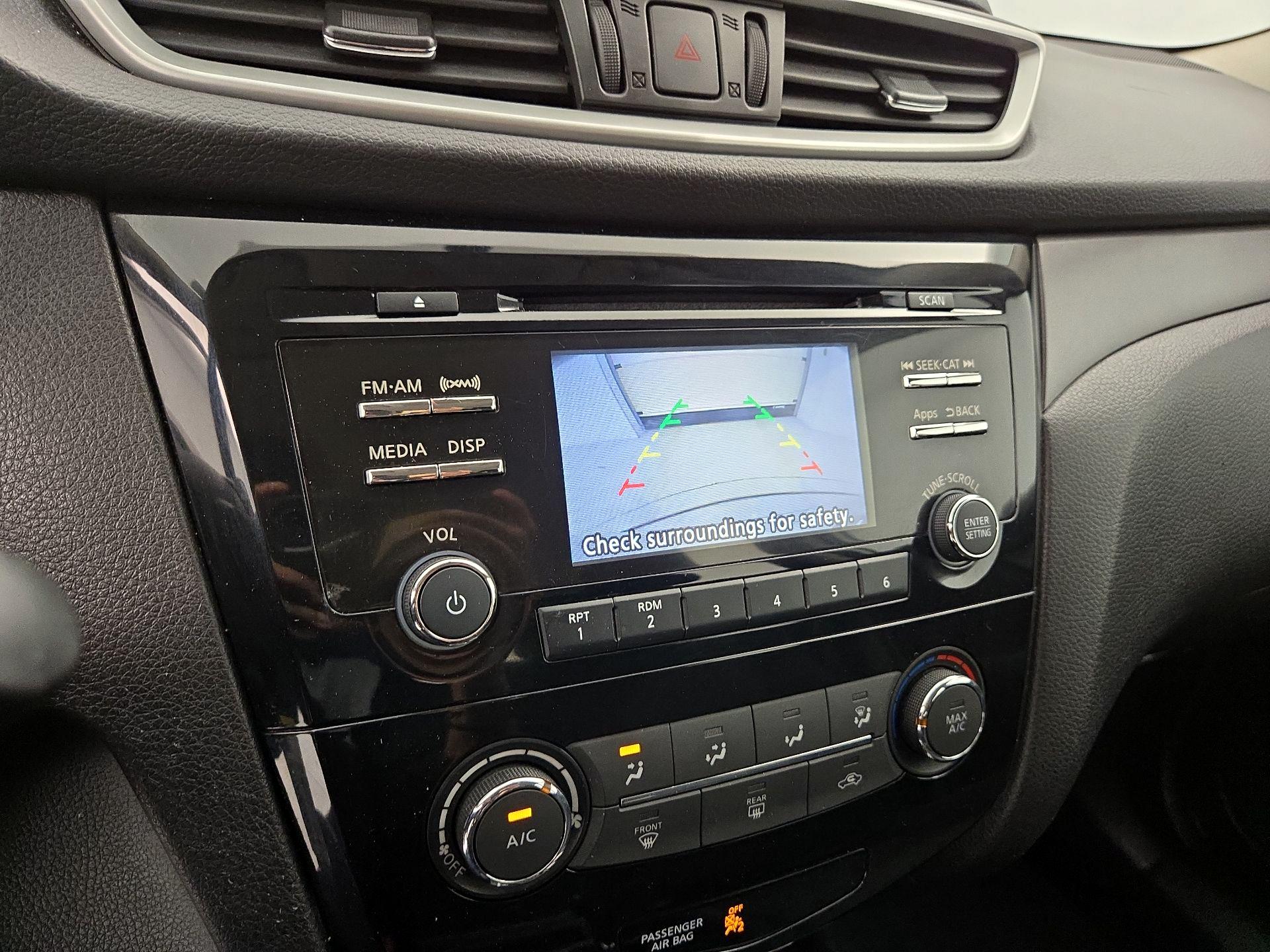 Thumbnail: 2016 Nissan Rogue - 14