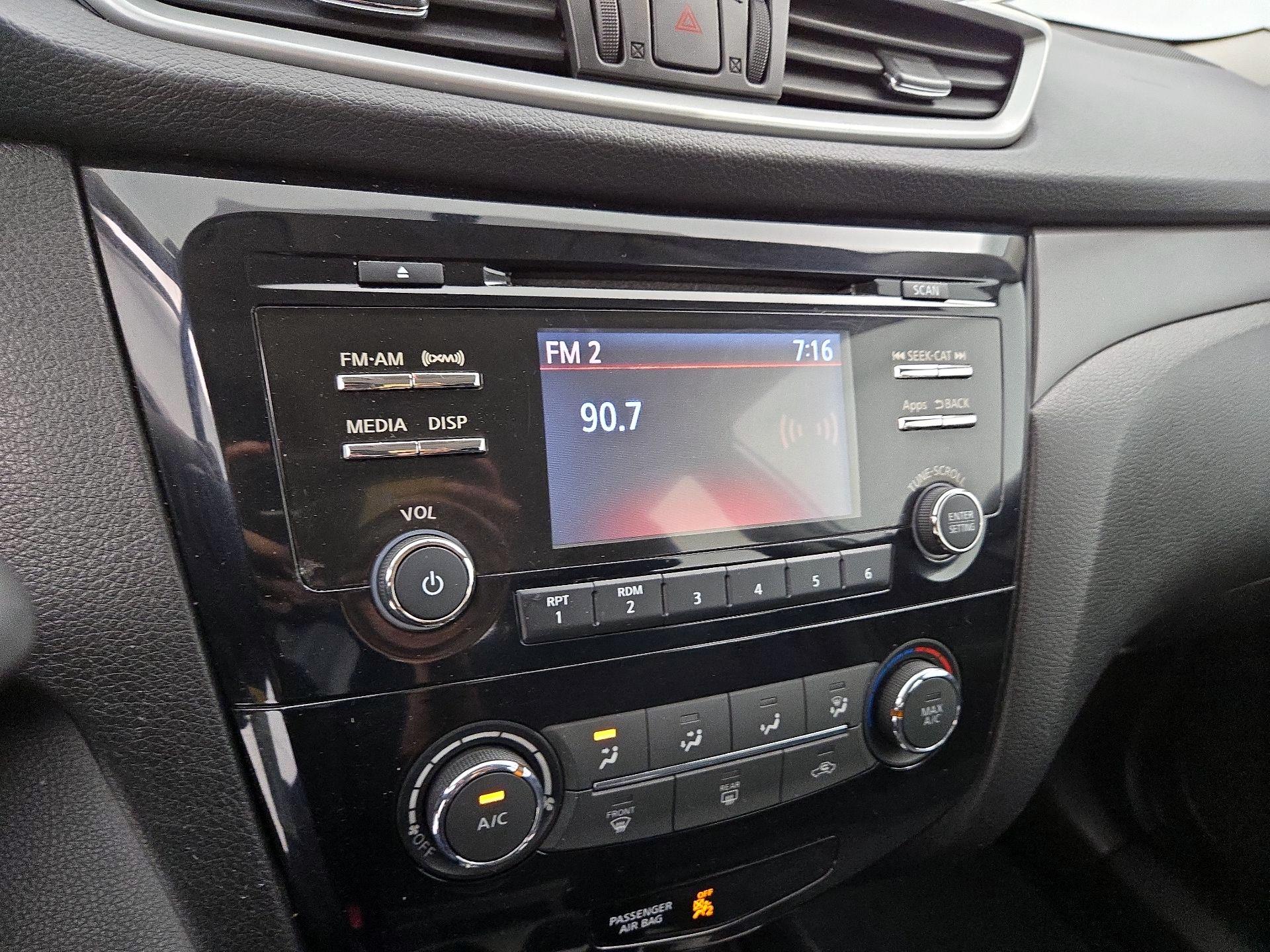 Thumbnail: 2016 Nissan Rogue - 15