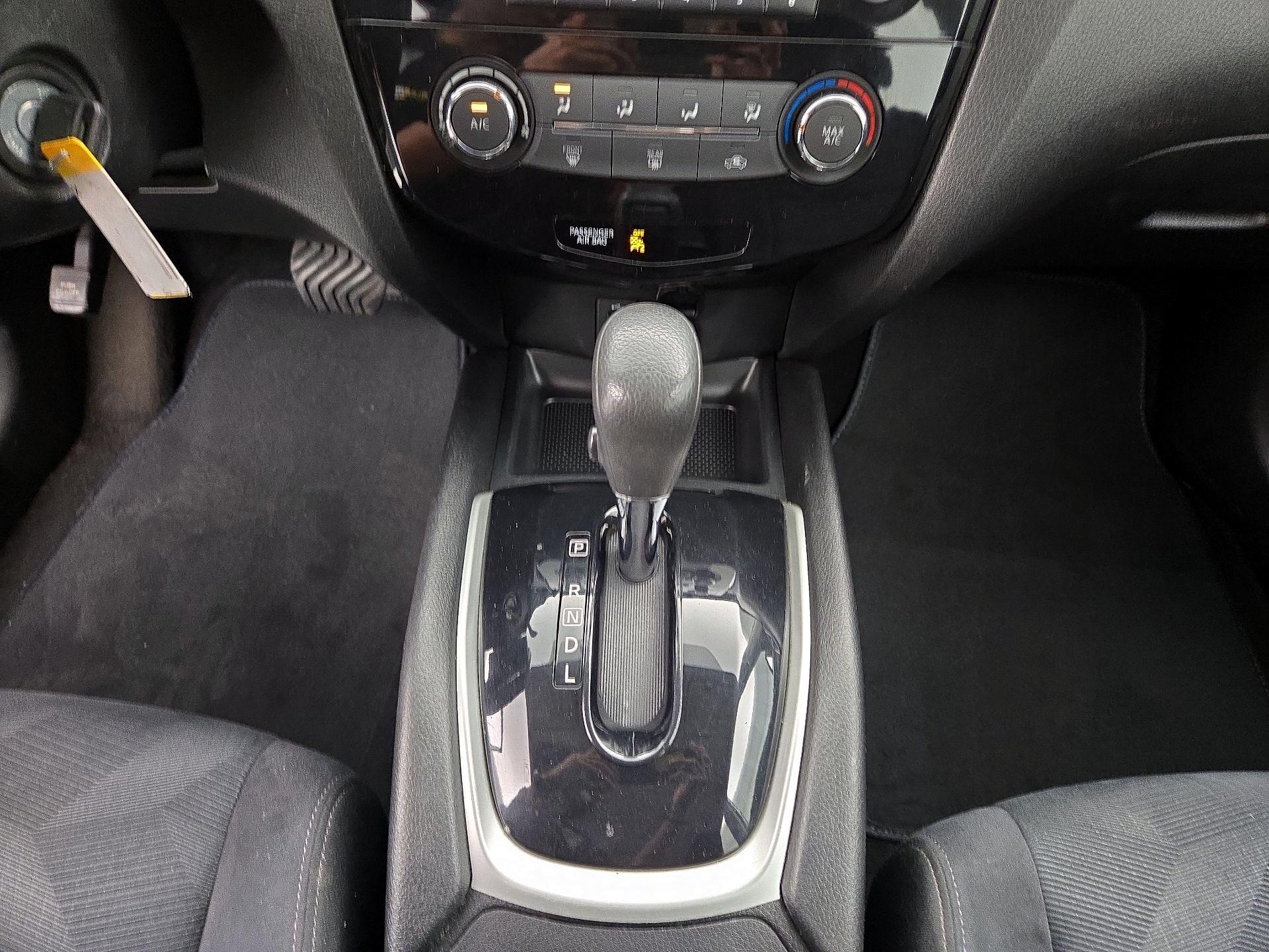 Thumbnail: 2016 Nissan Rogue - 17