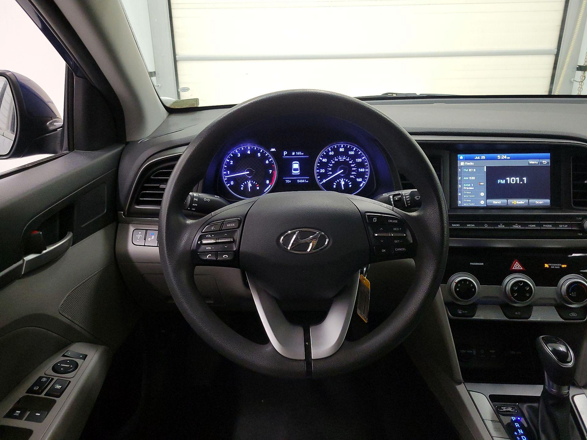 Thumbnail: 2019 Hyundai Elantra - 10