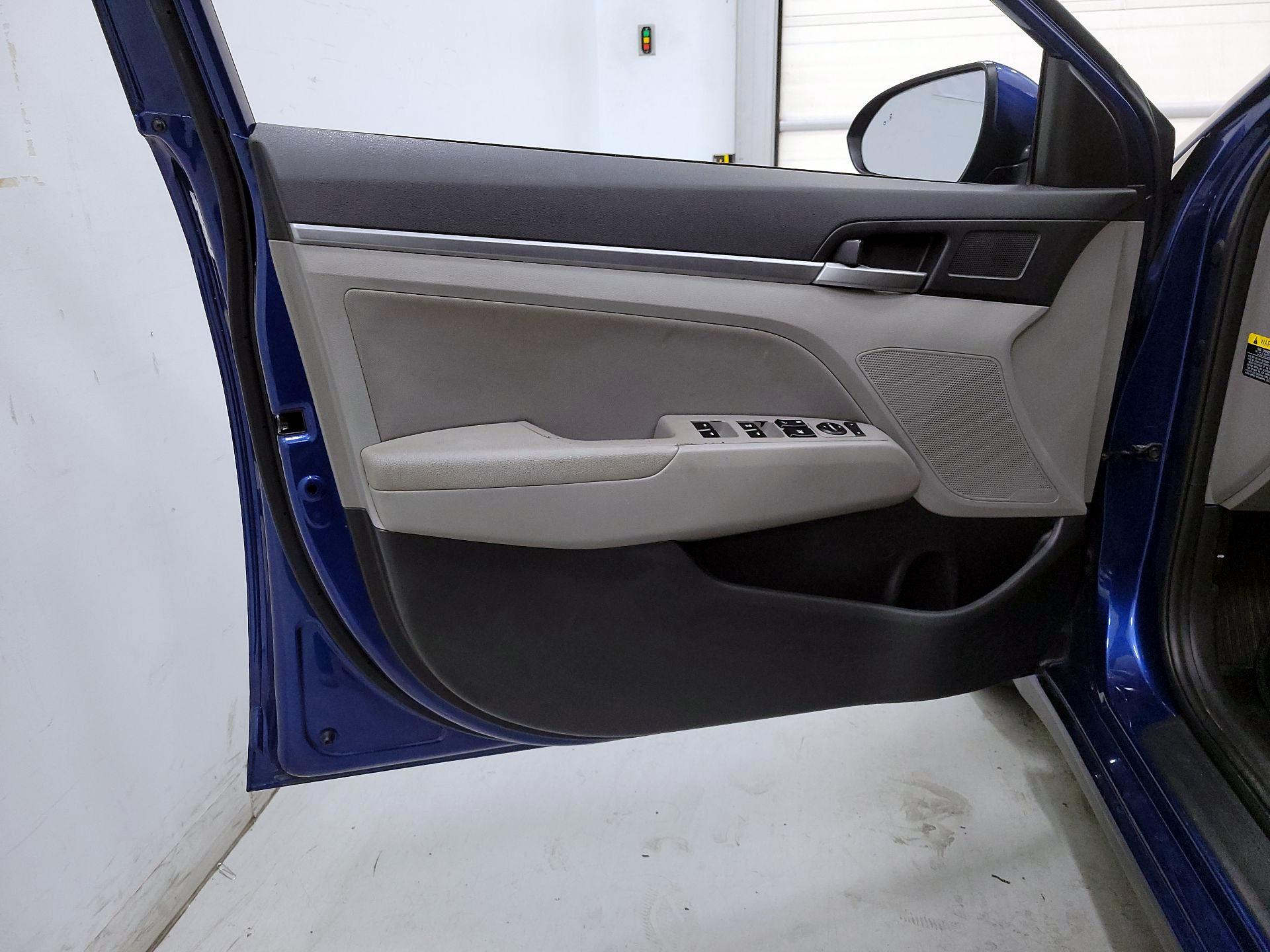 Thumbnail: 2019 Hyundai Elantra - 12