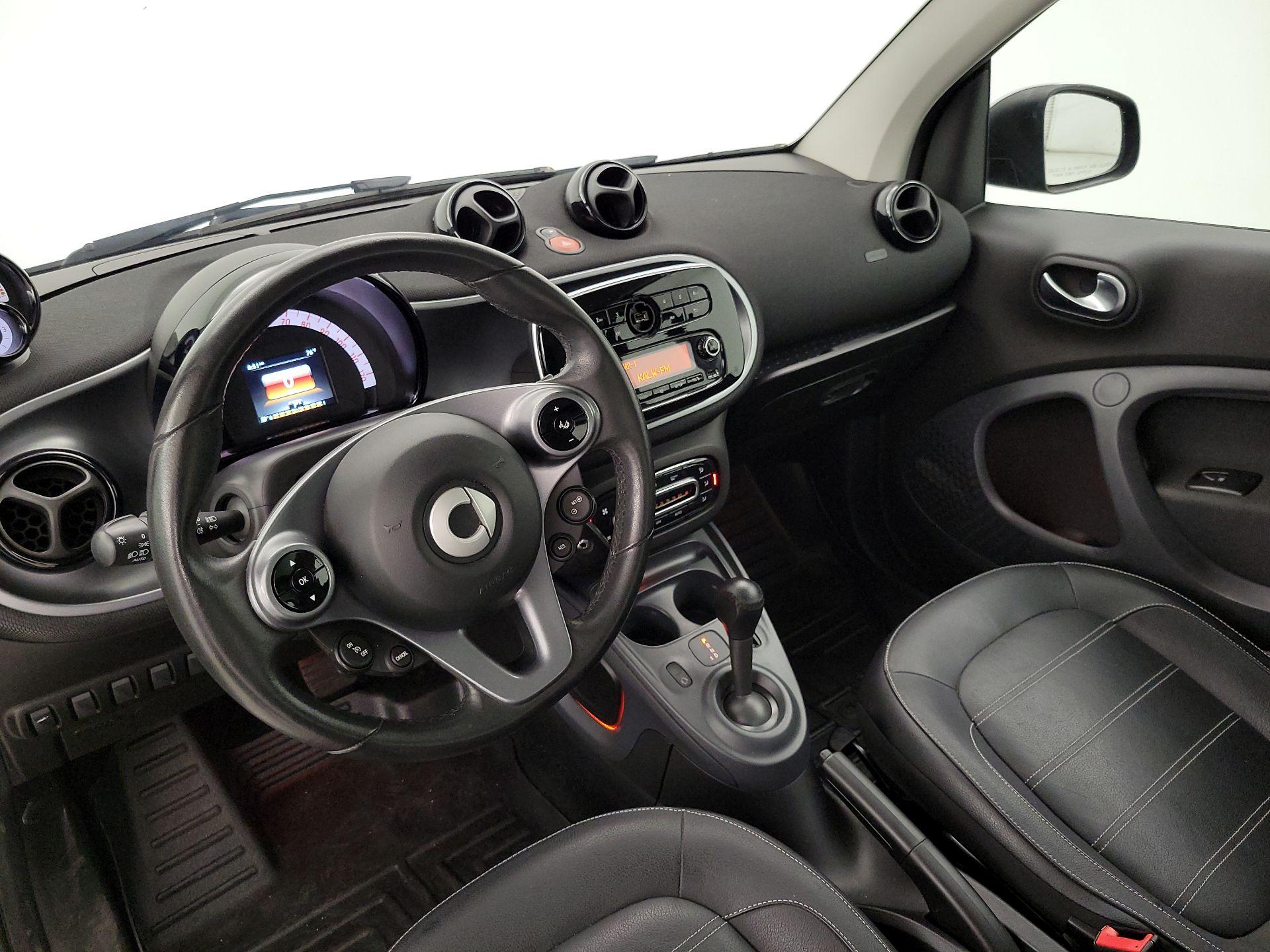 Thumbnail: 2017 smart fortwo - 9