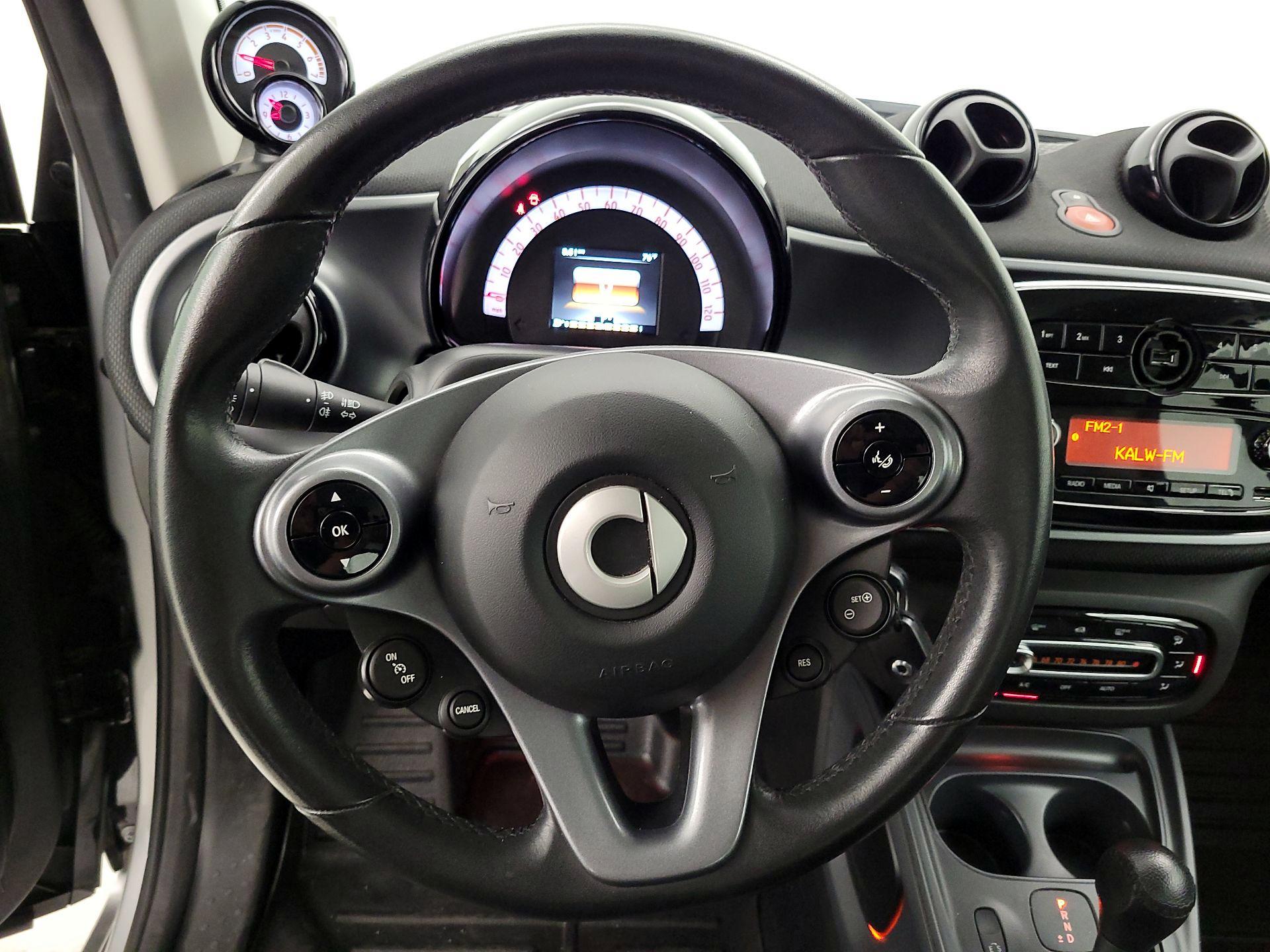 Thumbnail: 2017 smart fortwo - 10