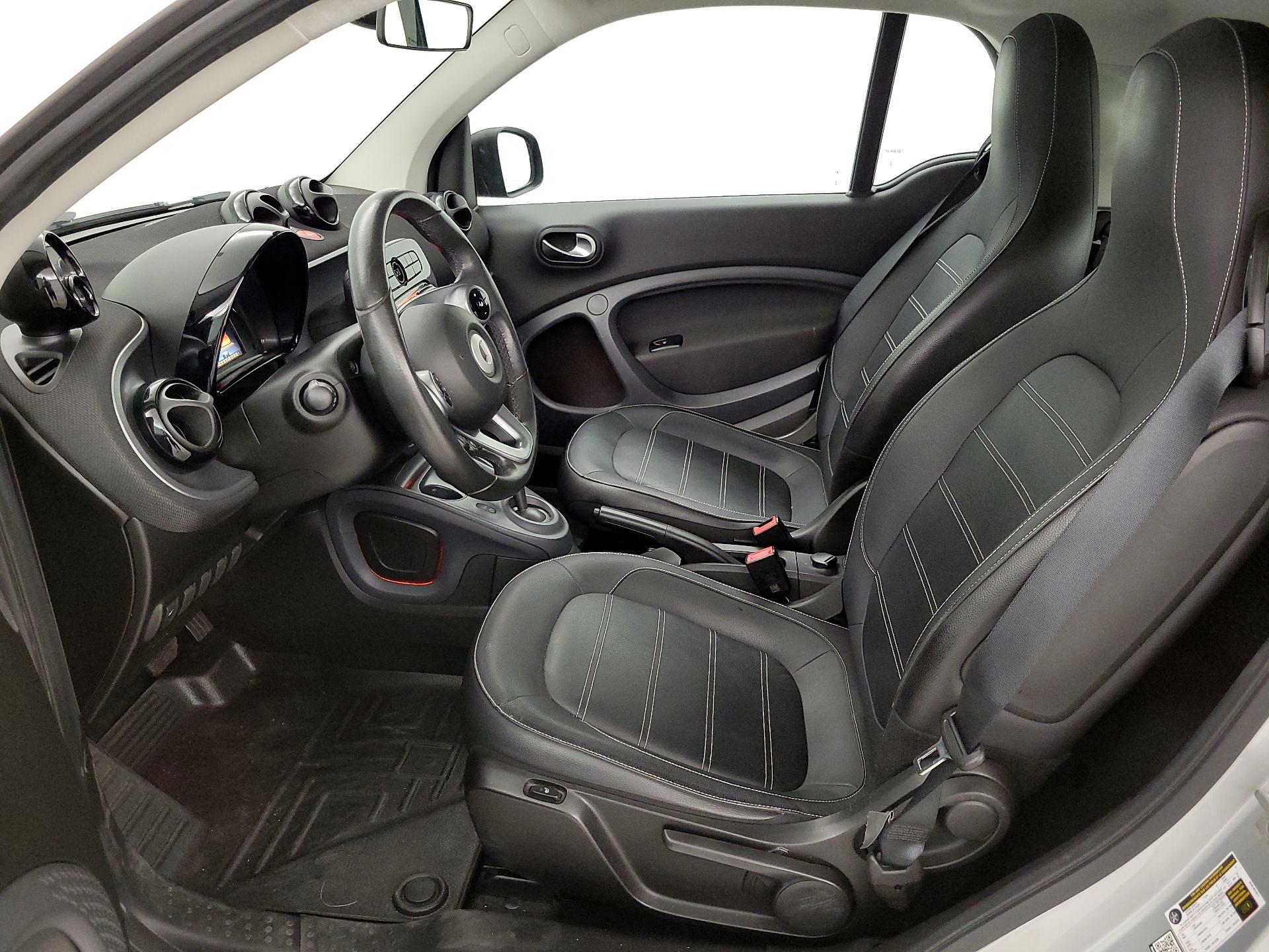 Thumbnail: 2017 smart fortwo - 11