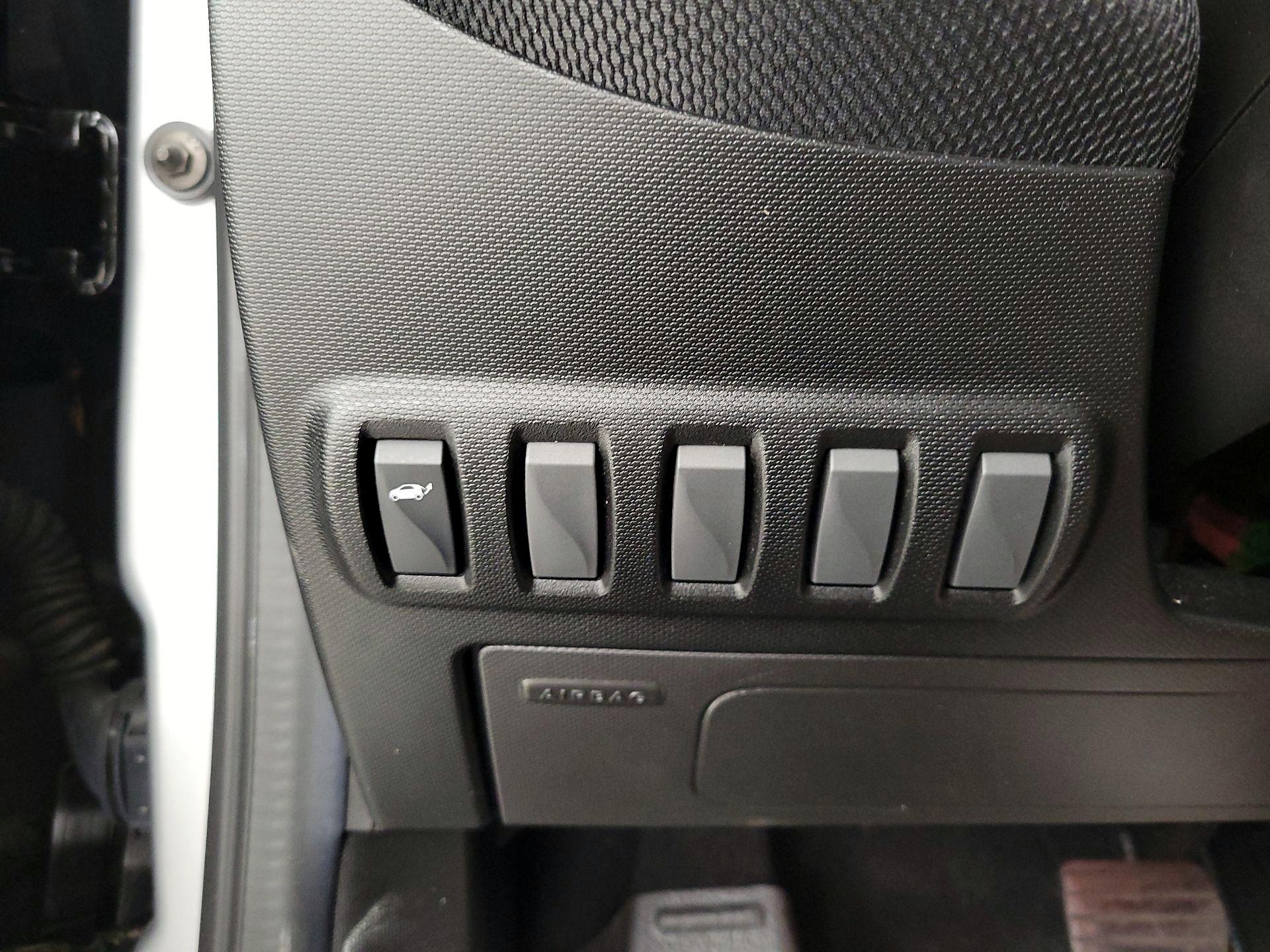 Thumbnail: 2017 smart fortwo - 13