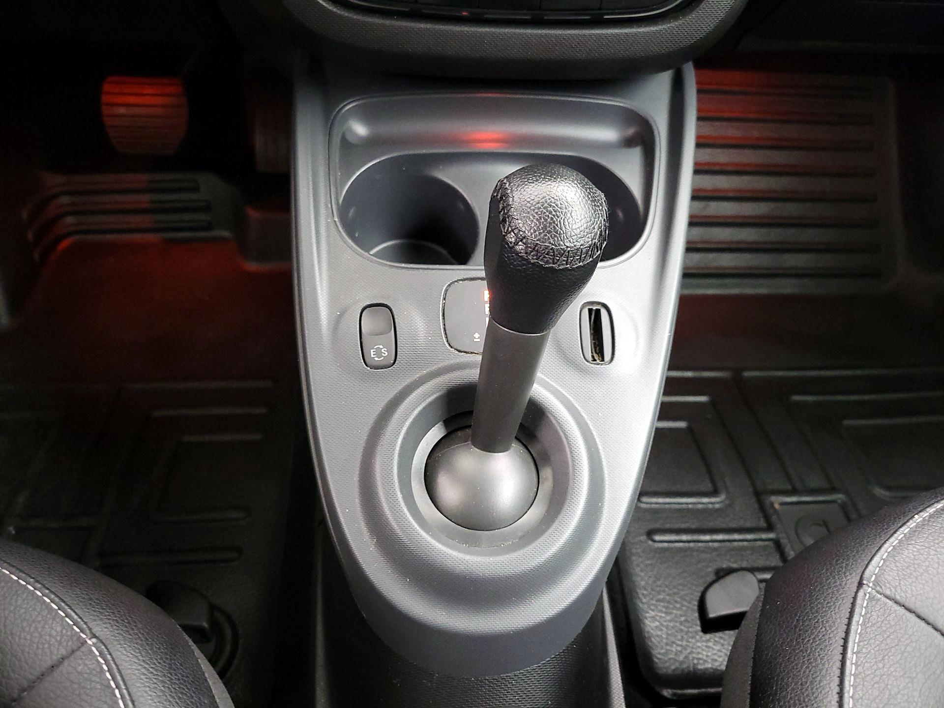 Thumbnail: 2017 smart fortwo - 16