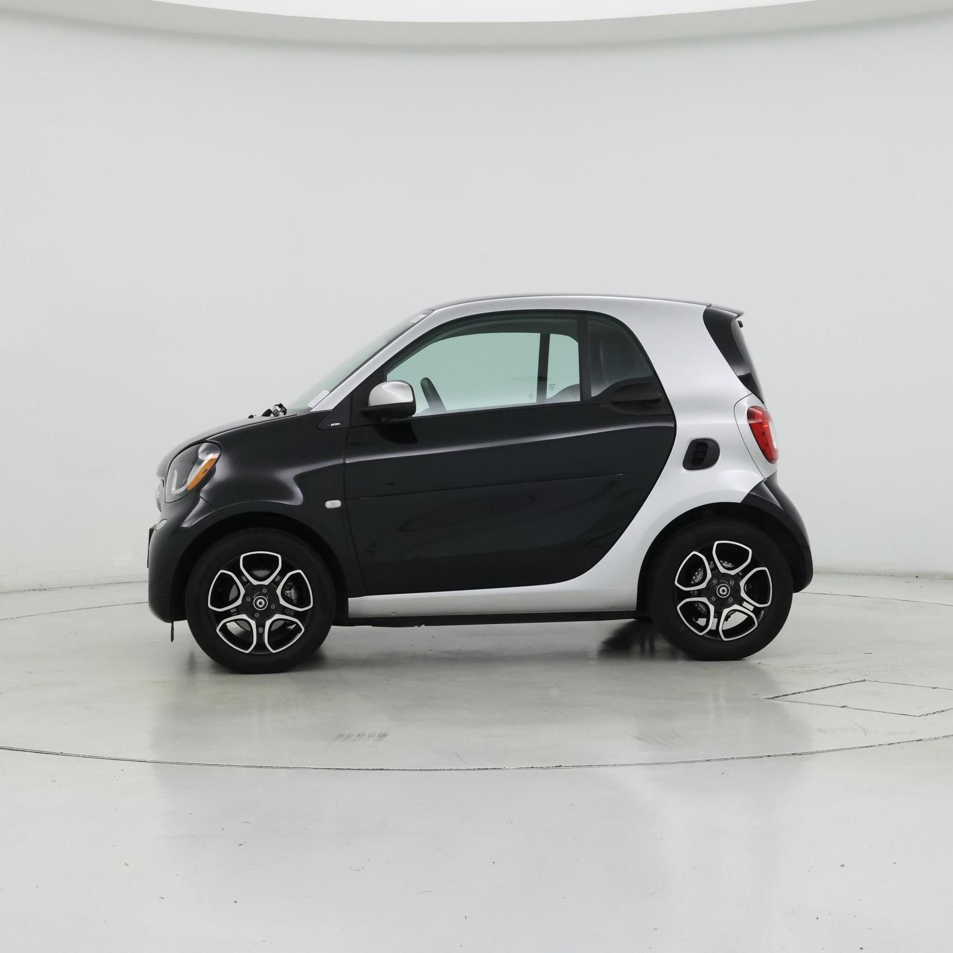 Thumbnail: 2017 smart fortwo - 3
