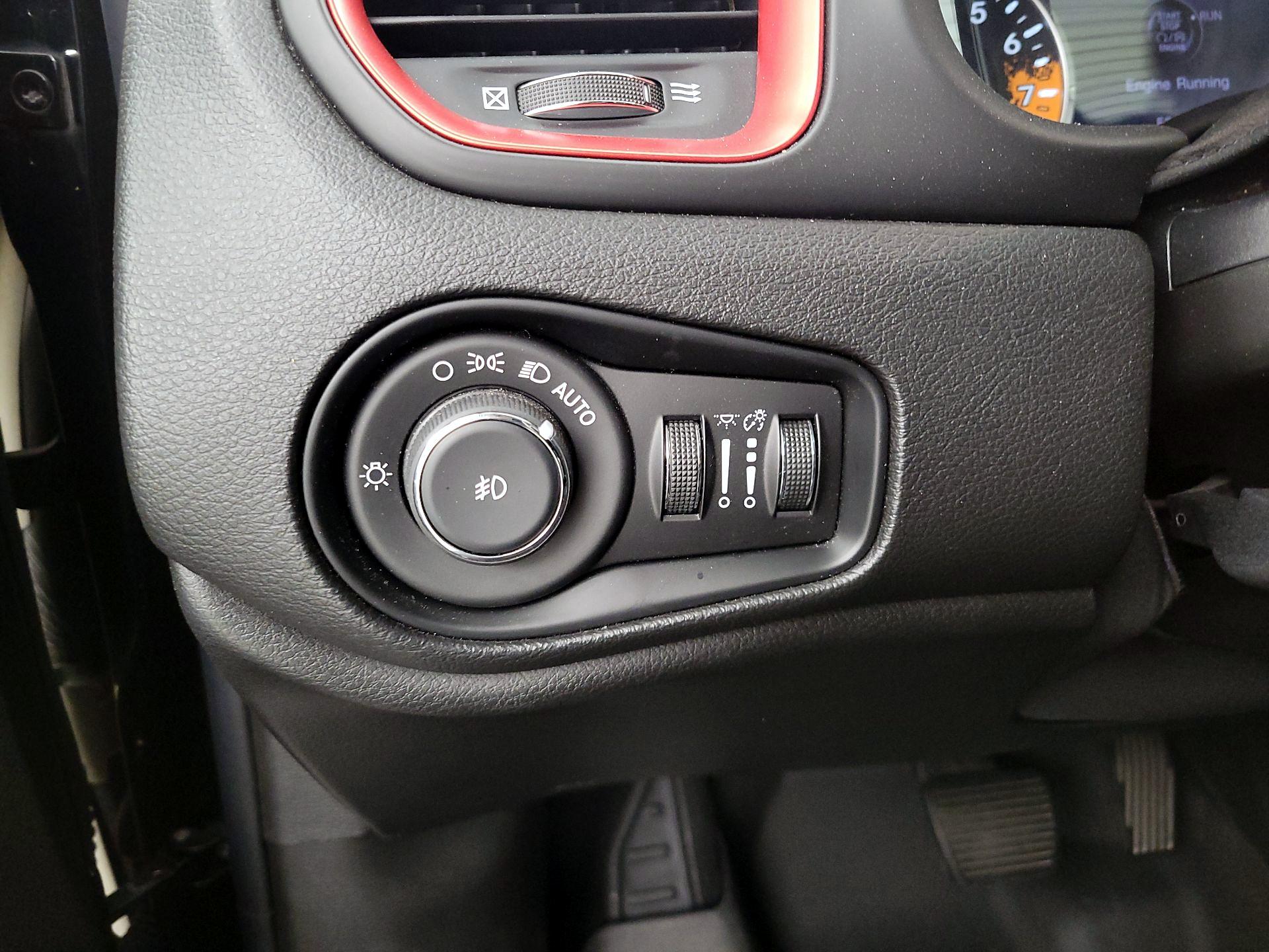 Thumbnail: 2015 Jeep Renegade - 13