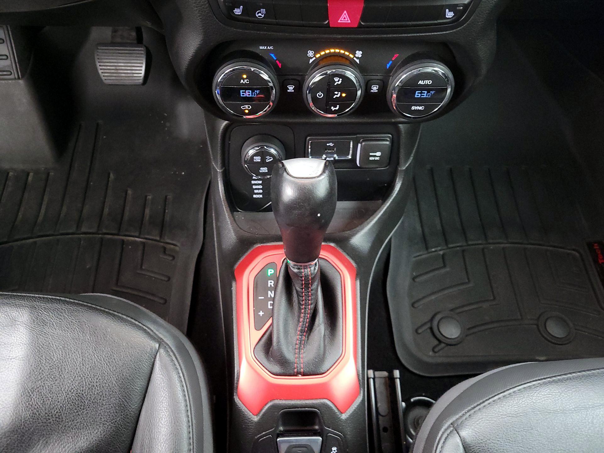 Thumbnail: 2015 Jeep Renegade - 17