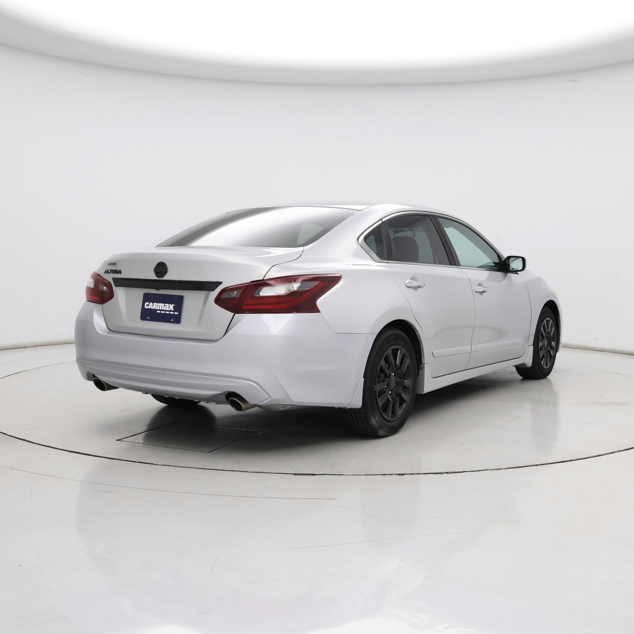 Thumbnail: 2017 Nissan Altima - 8