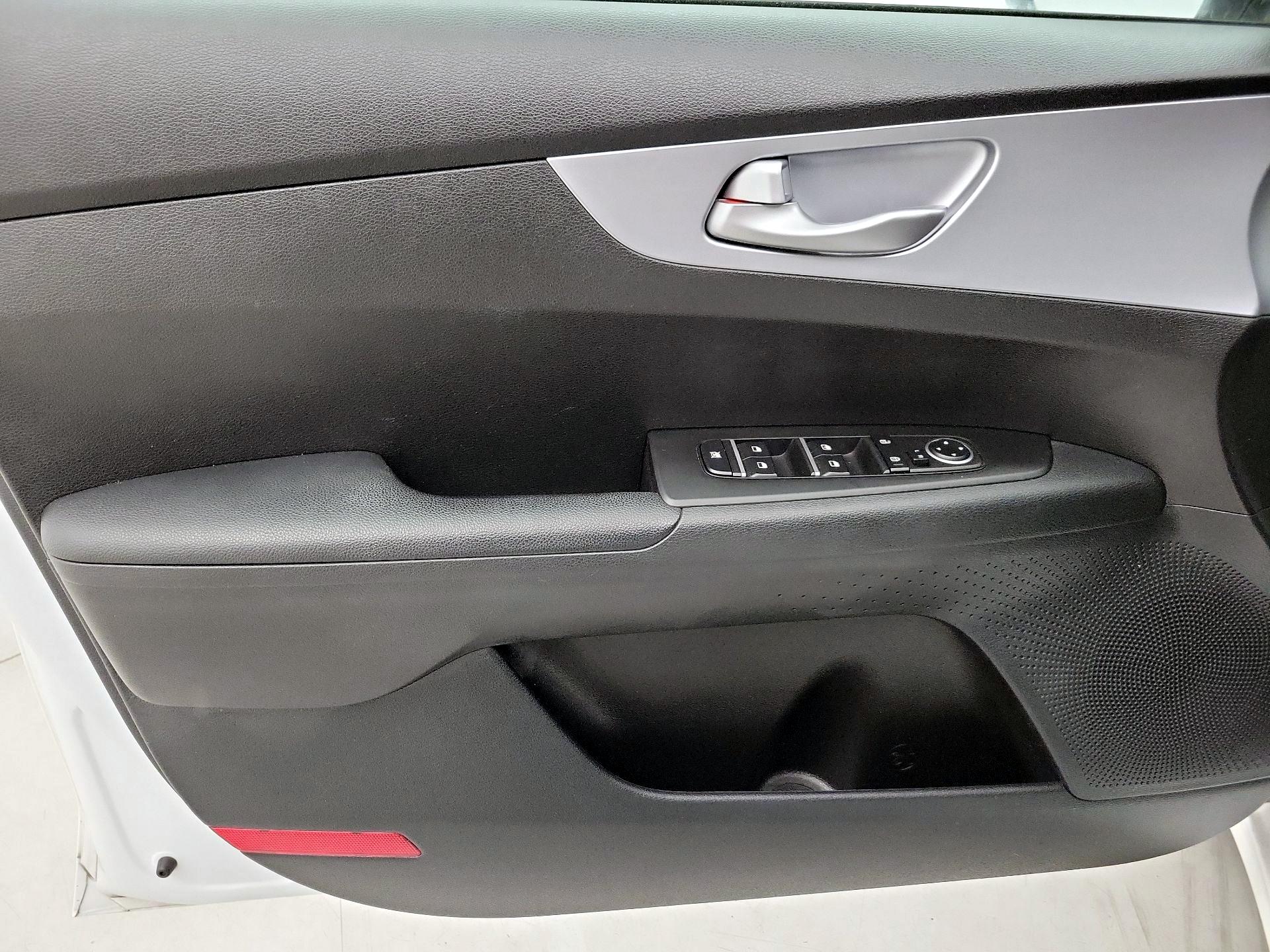 Thumbnail: 2022 Kia Forte - 12