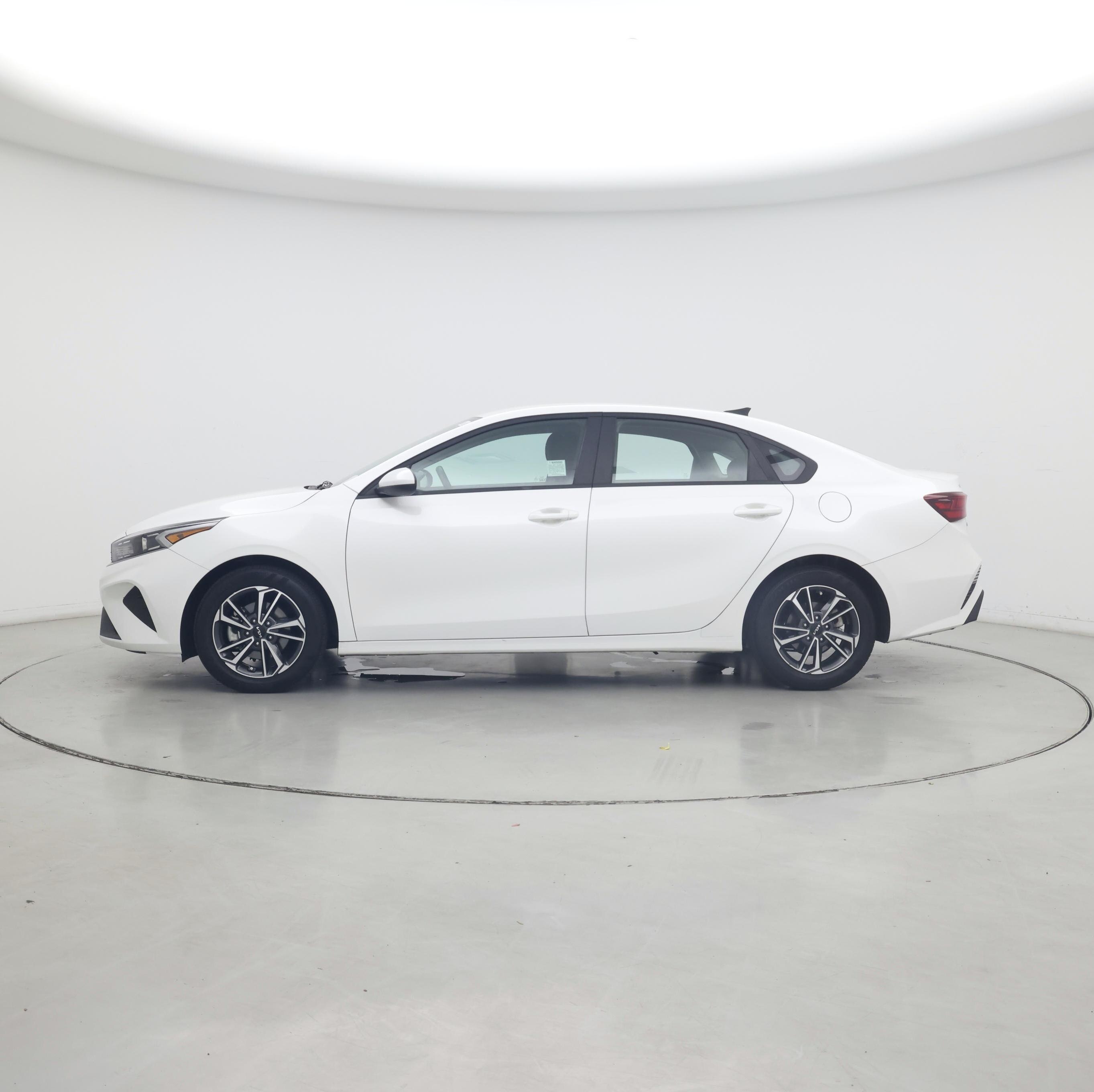 Thumbnail: 2022 Kia Forte - 3