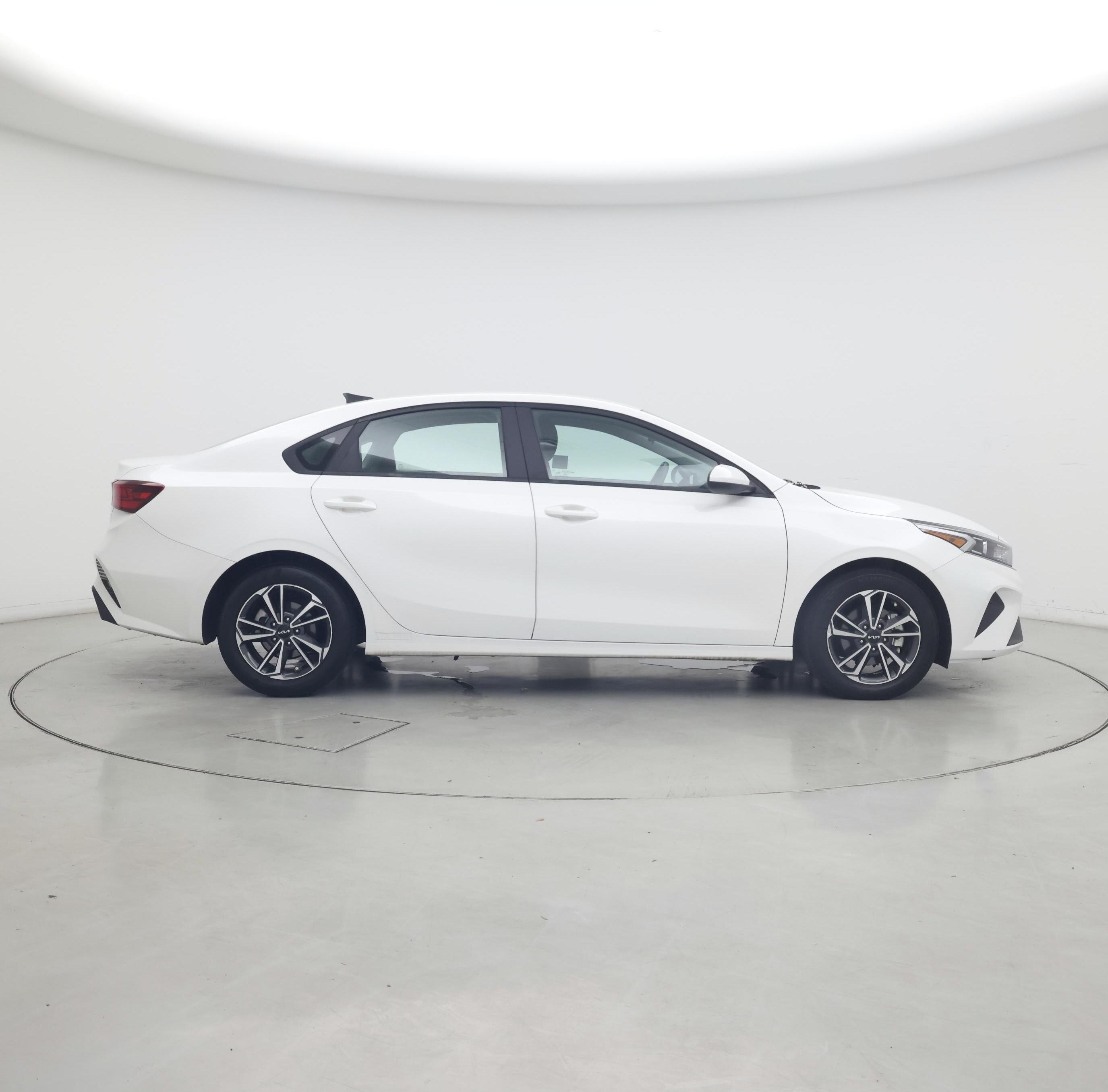 Thumbnail: 2022 Kia Forte - 7