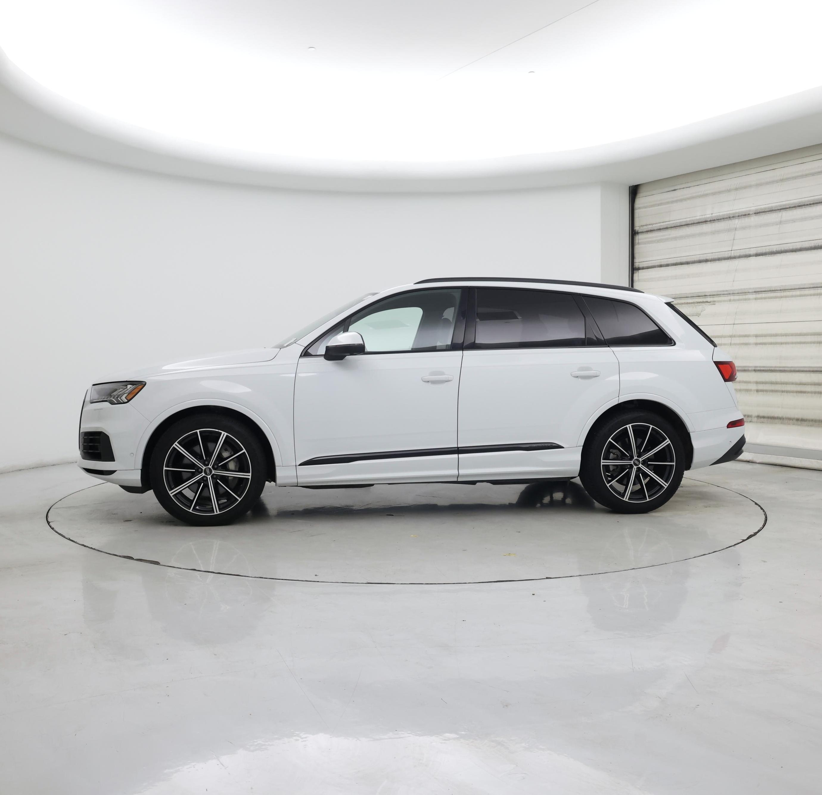 Thumbnail: 2021 Audi Q7 - 3
