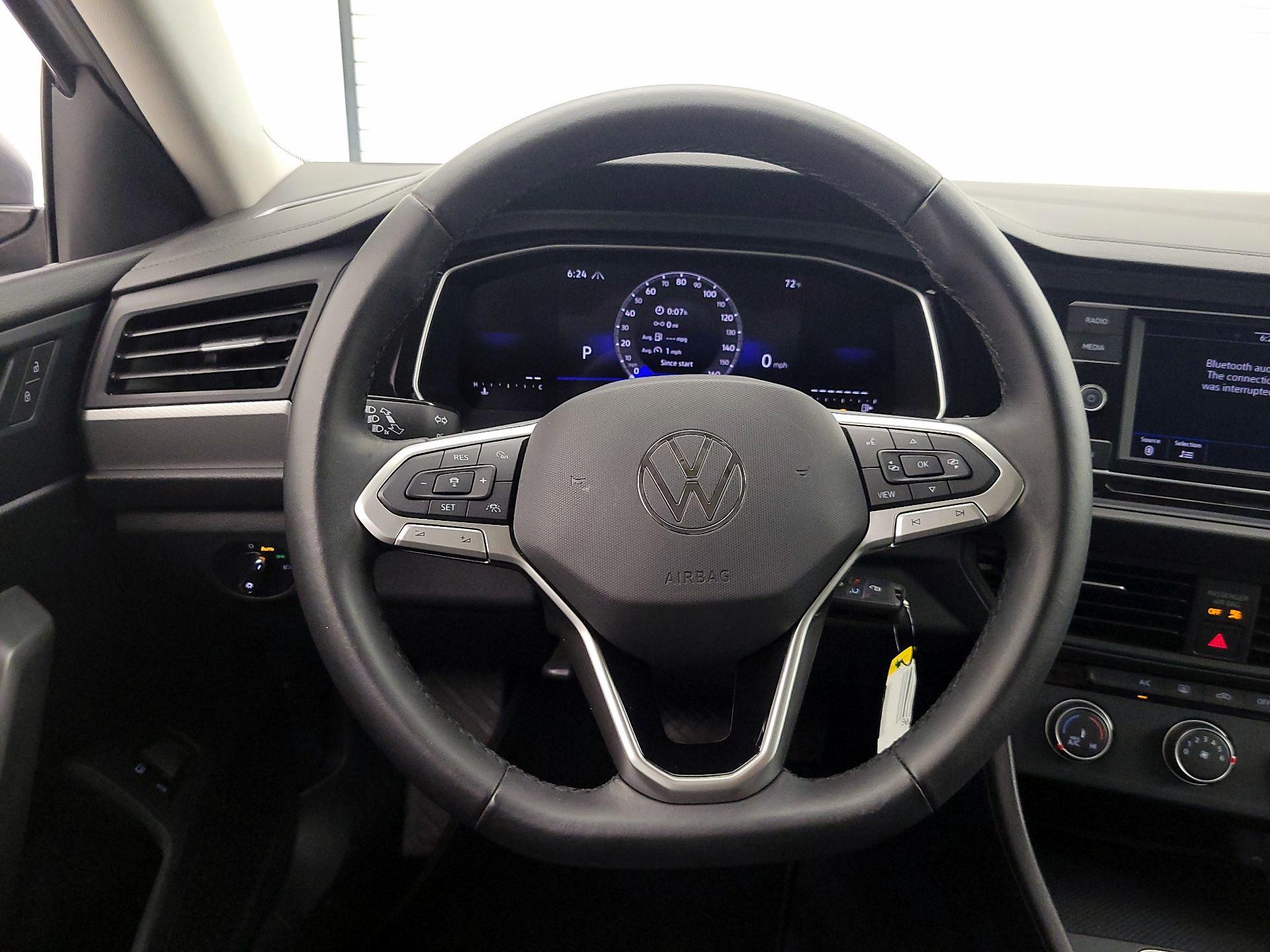 Thumbnail: 2024 Volkswagen Jetta - 10