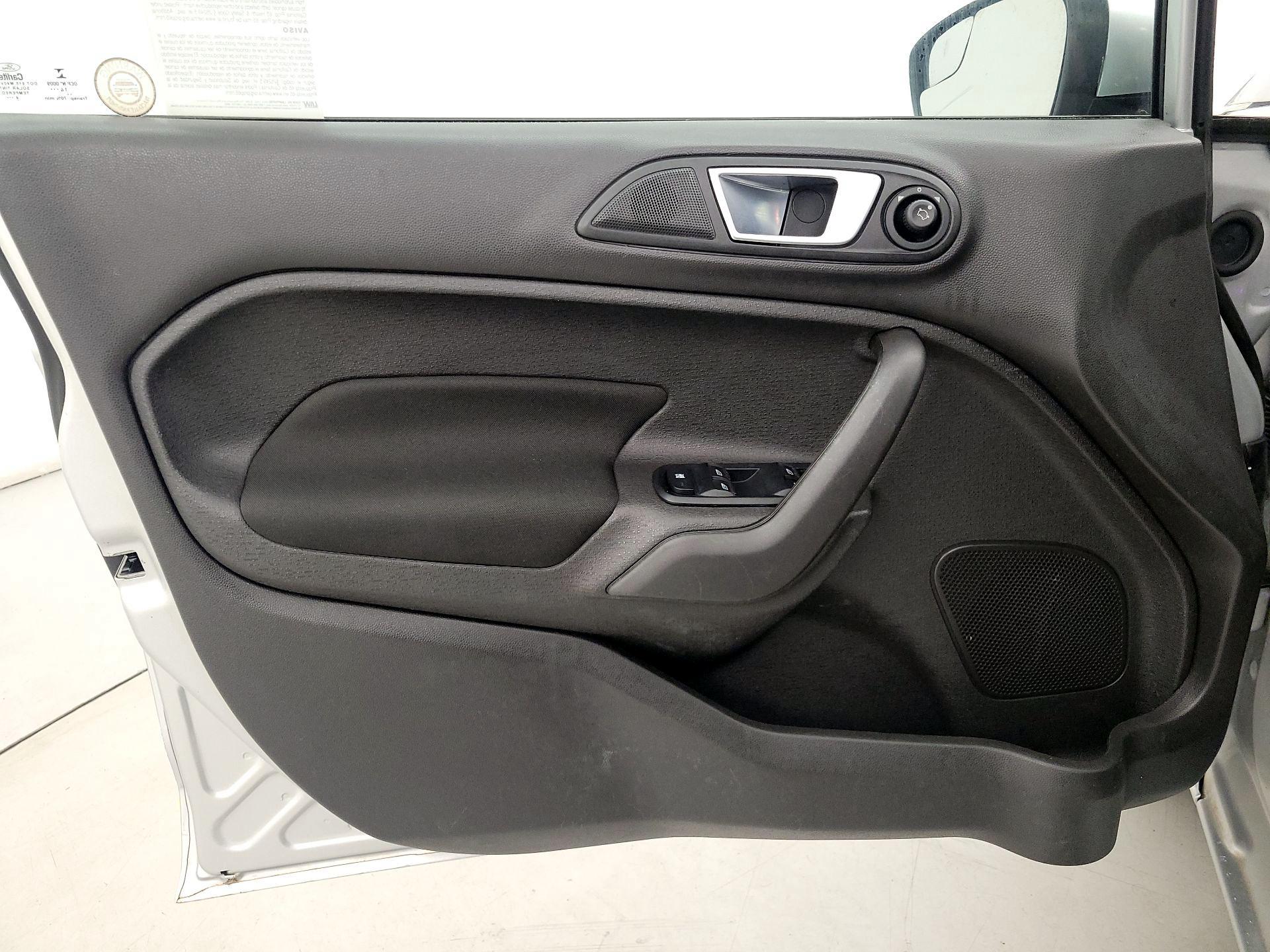 Thumbnail: 2015 Ford Fiesta - 12