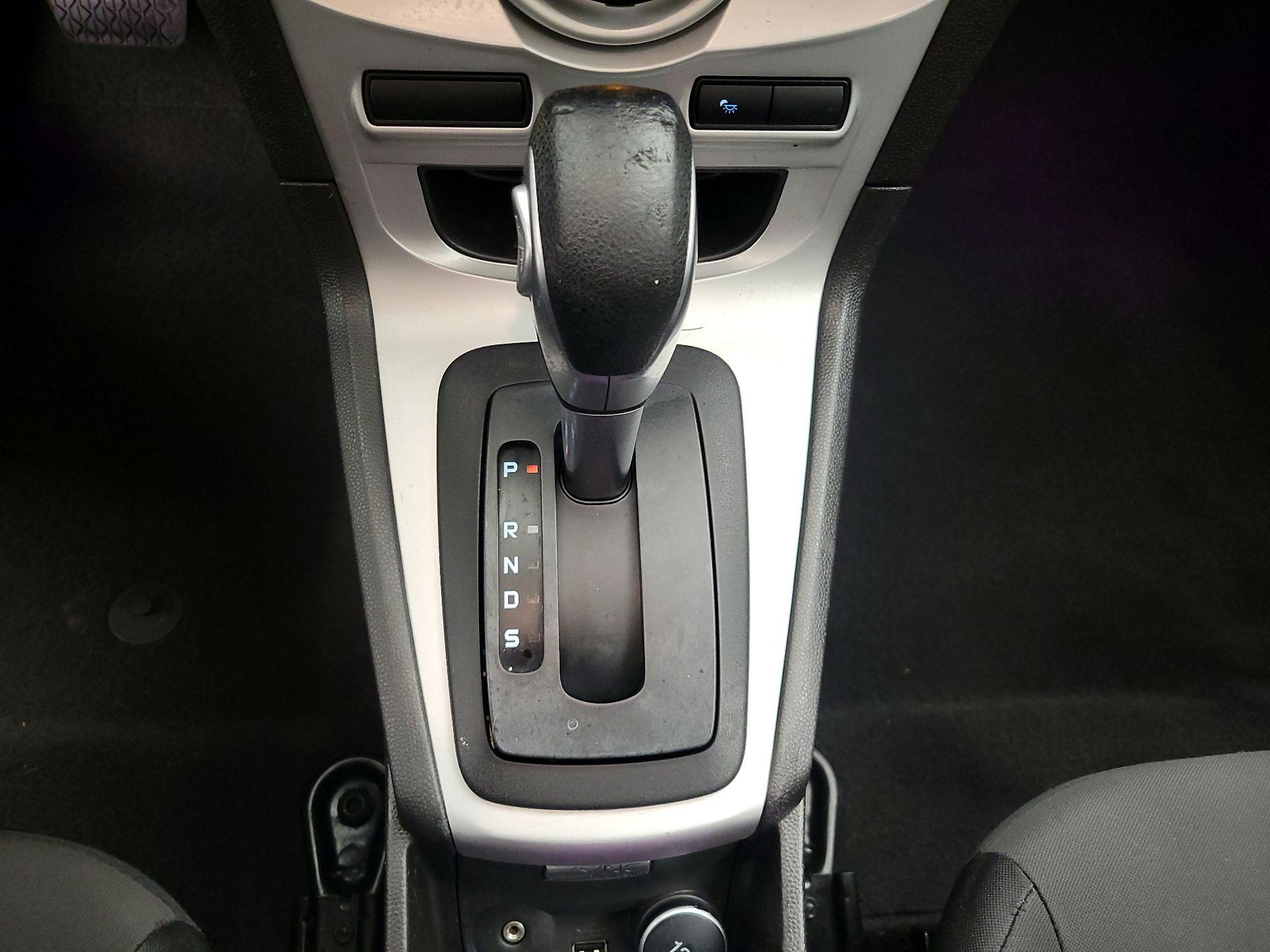 Thumbnail: 2015 Ford Fiesta - 16