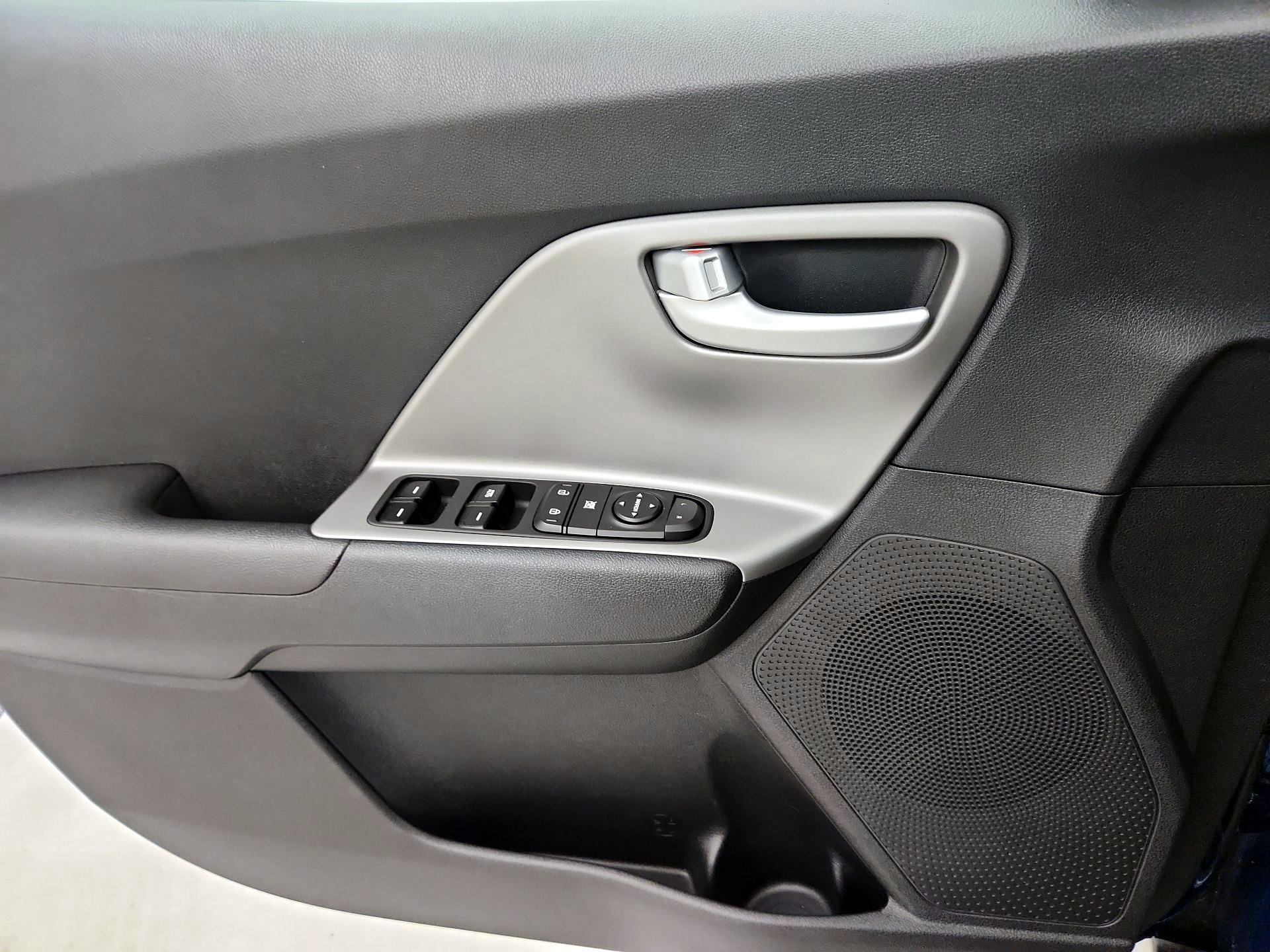 Thumbnail: 2018 Kia Niro - 12