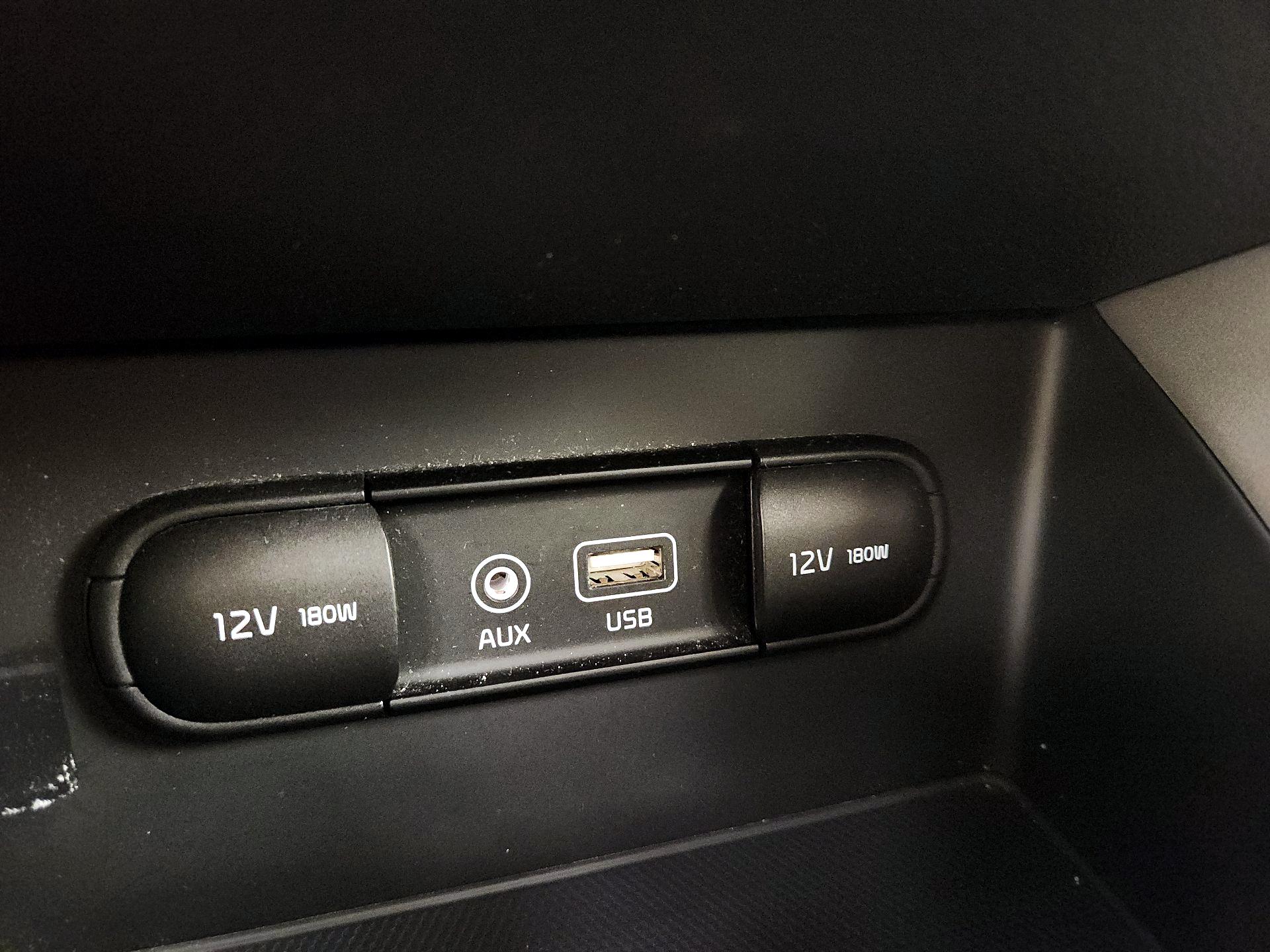 Thumbnail: 2018 Kia Niro - 18